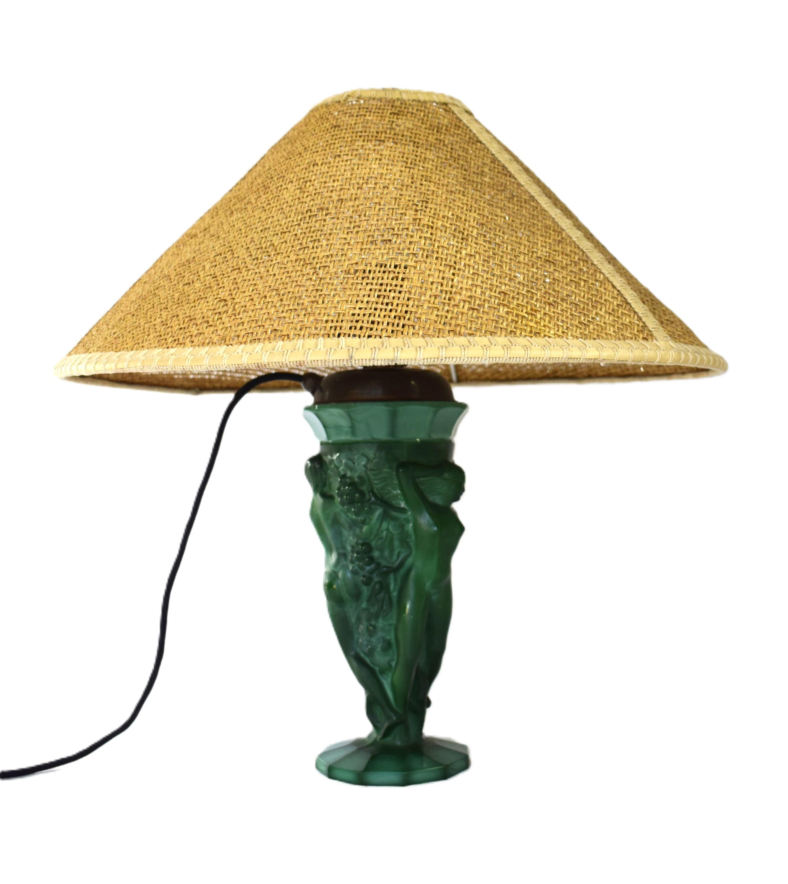 Fatto a mano Grande lampada da tavolo Art Deco in vetro malachite di Curt Schlevogt, anni '30 in vendita