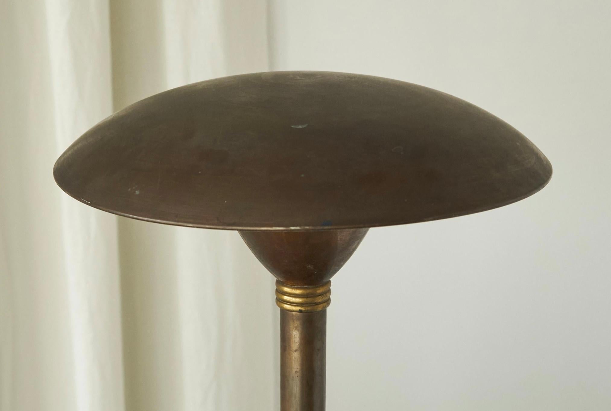 Fait main Large Art Deco Table Lamp in Patinated Brass, Italy, 1930s en vente