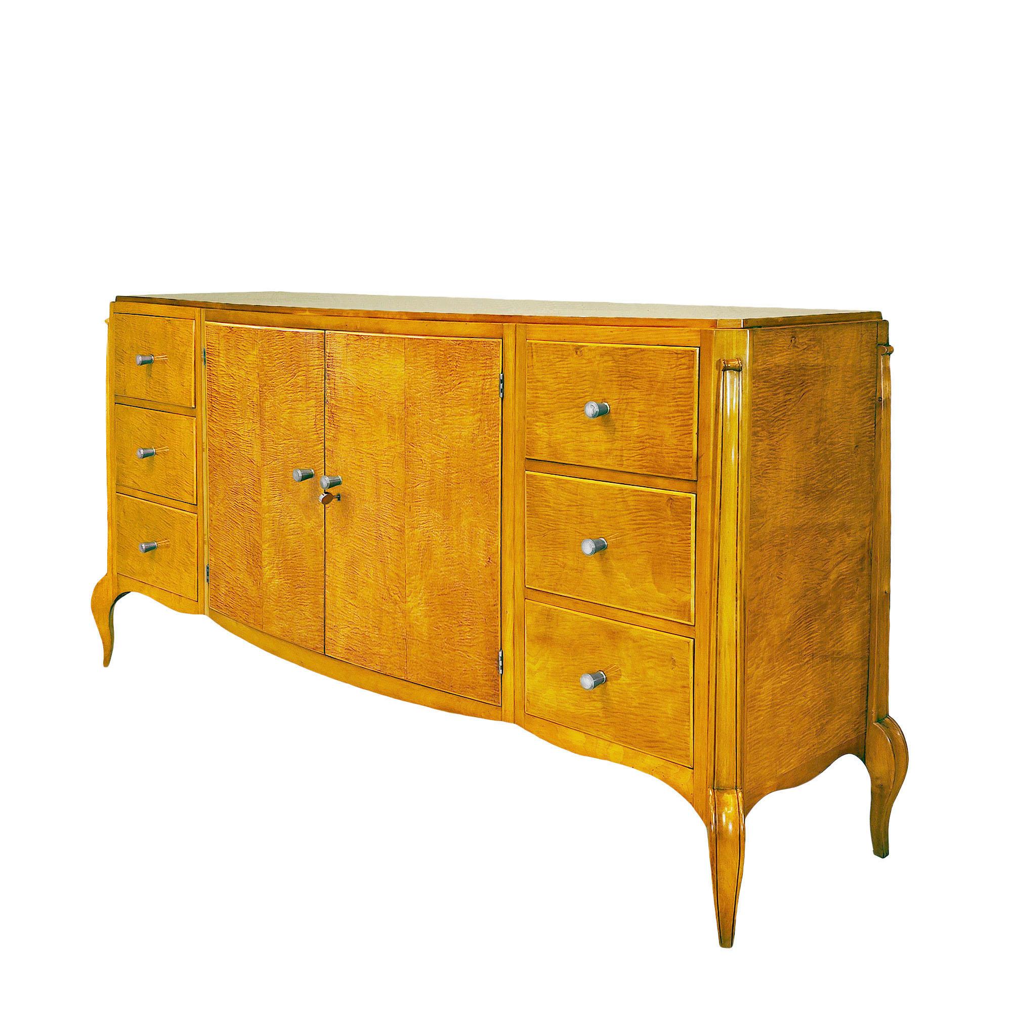 Grande cassettiera Art Déco, in mogano massiccio e acero con impiallacciatura in acero, sei cassetti e due ante che si aprono su un interno in mogano, maniglie in bronzo nichelato, lucidatura francese. Mobili di altissima qualità.

Francia, circa