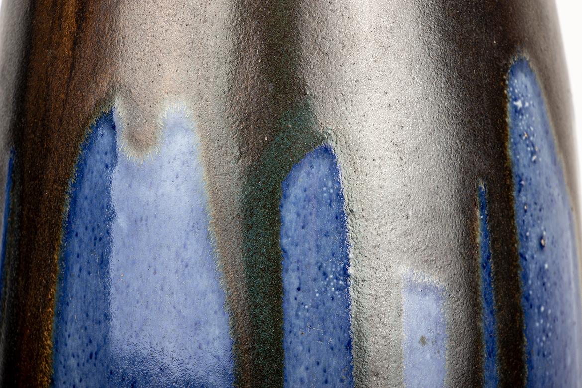 Grande vaso Art Déco in ceramica smaltata blu di Léon Pointu, Grès de Puisaye, 1920 In condizioni ottime in vendita a JOINVILLE-LE-PONT, FR