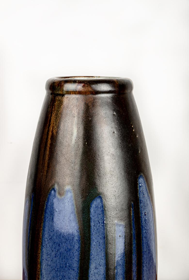 Inizio XX secolo Grande vaso Art Déco in ceramica smaltata blu di Léon Pointu, Grès de Puisaye, 1920 in vendita