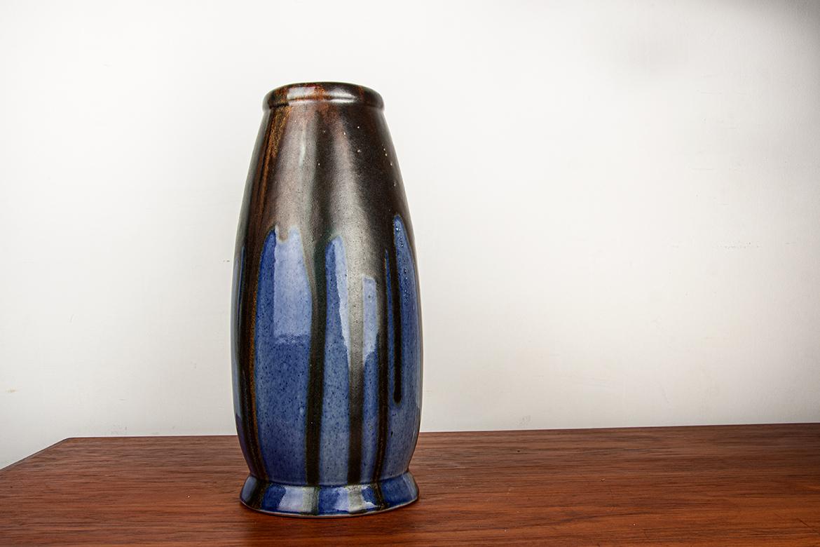 Ceramica Grande vaso Art Déco in ceramica smaltata blu di Léon Pointu, Grès de Puisaye, 1920 in vendita
