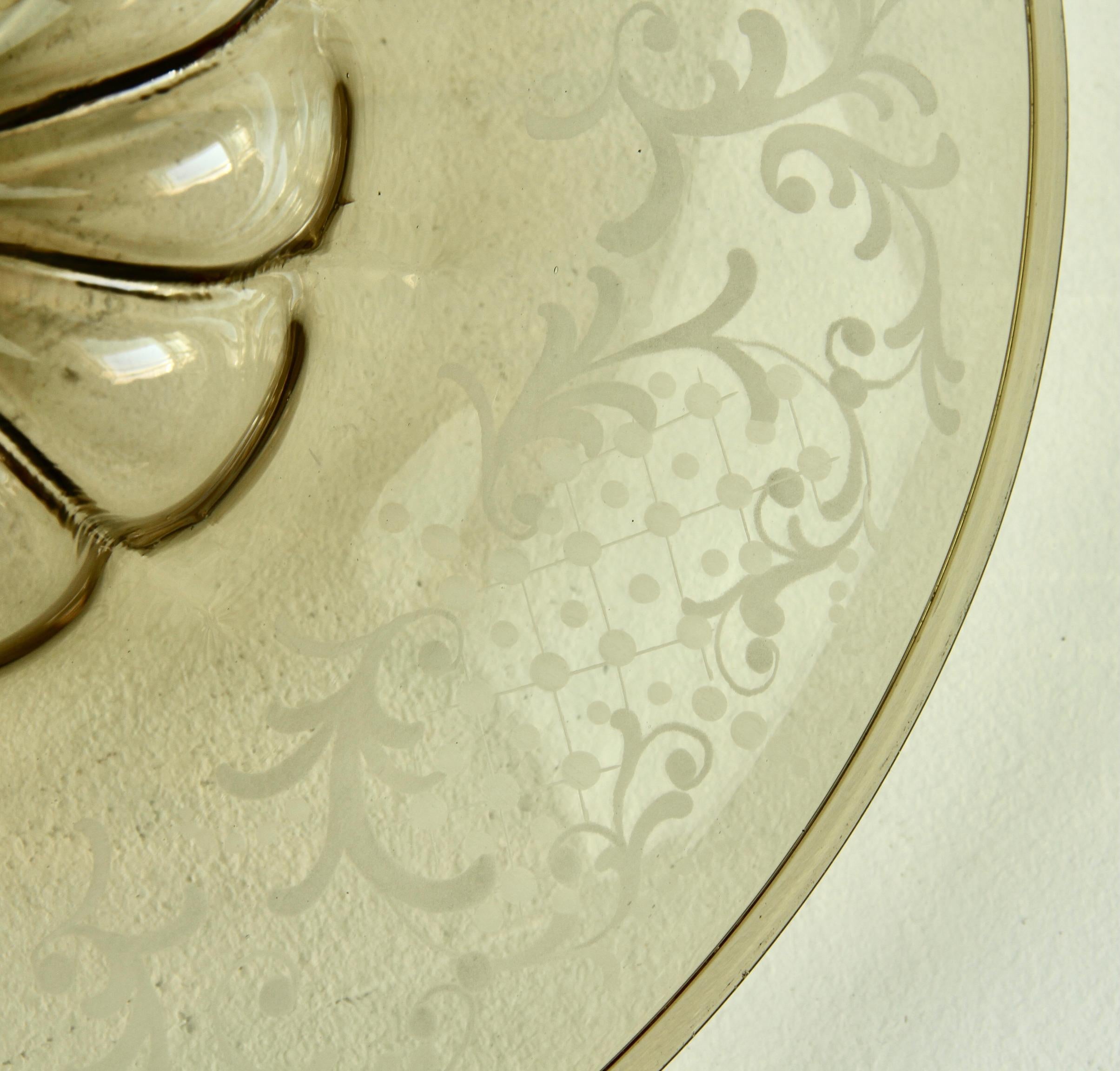 Grand bol ou plat Art Déco en verre de Murano gravé et gravé de topazes vénitiennes, années 1930 en vente 4