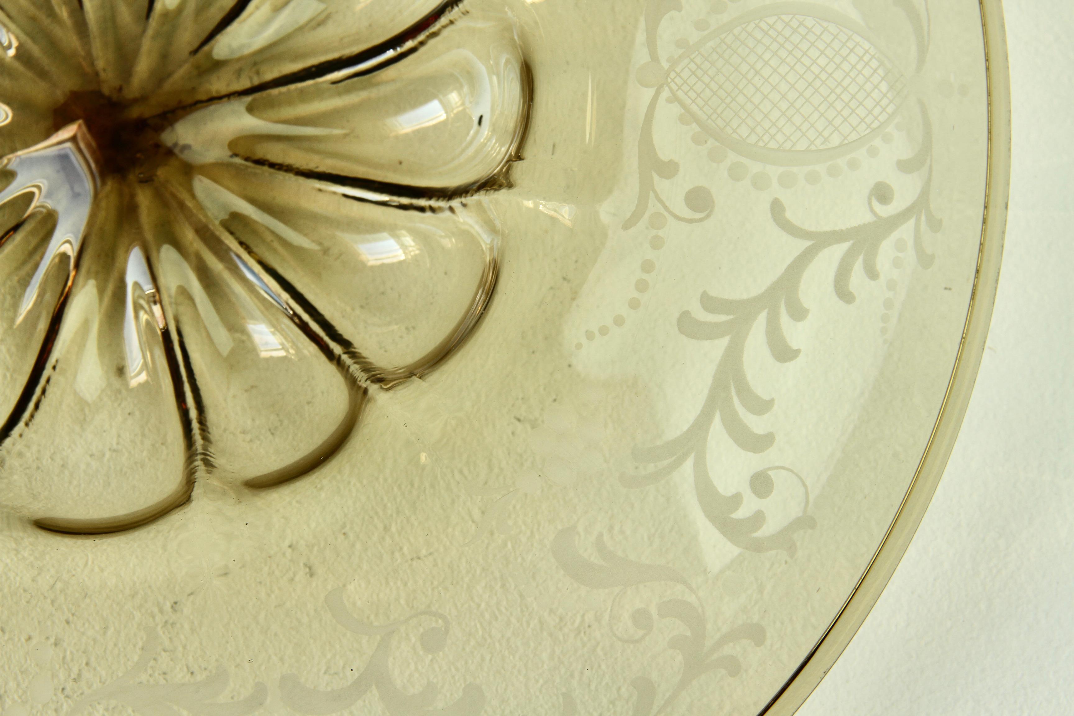 Grand bol ou plat Art Déco en verre de Murano gravé et gravé de topazes vénitiennes, années 1930 Bon état - En vente à Landau an der Isar, Bayern