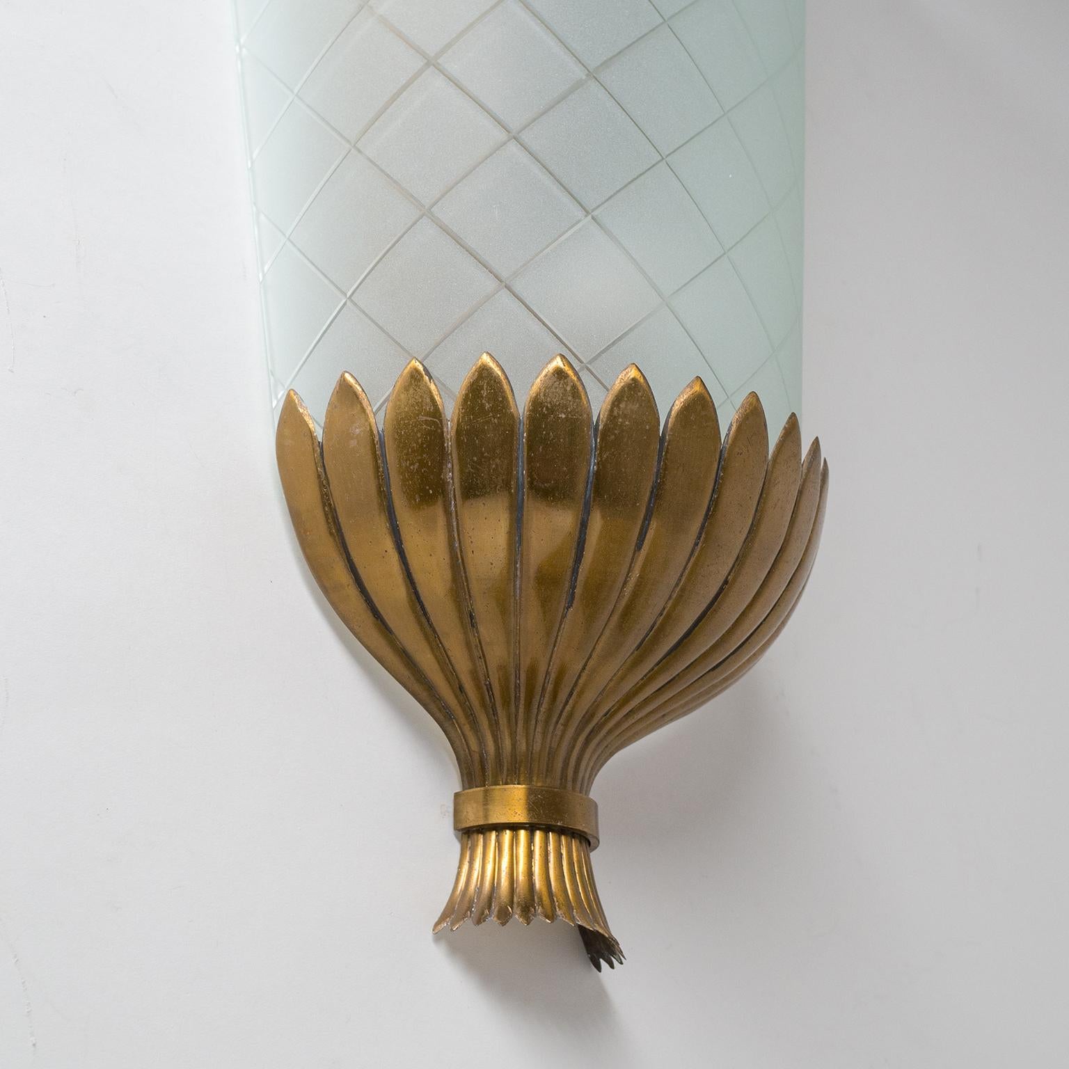 Large Art Deco Wall Light, 1930s, Brass and Cut Glass In Good Condition In Vienna, AT
