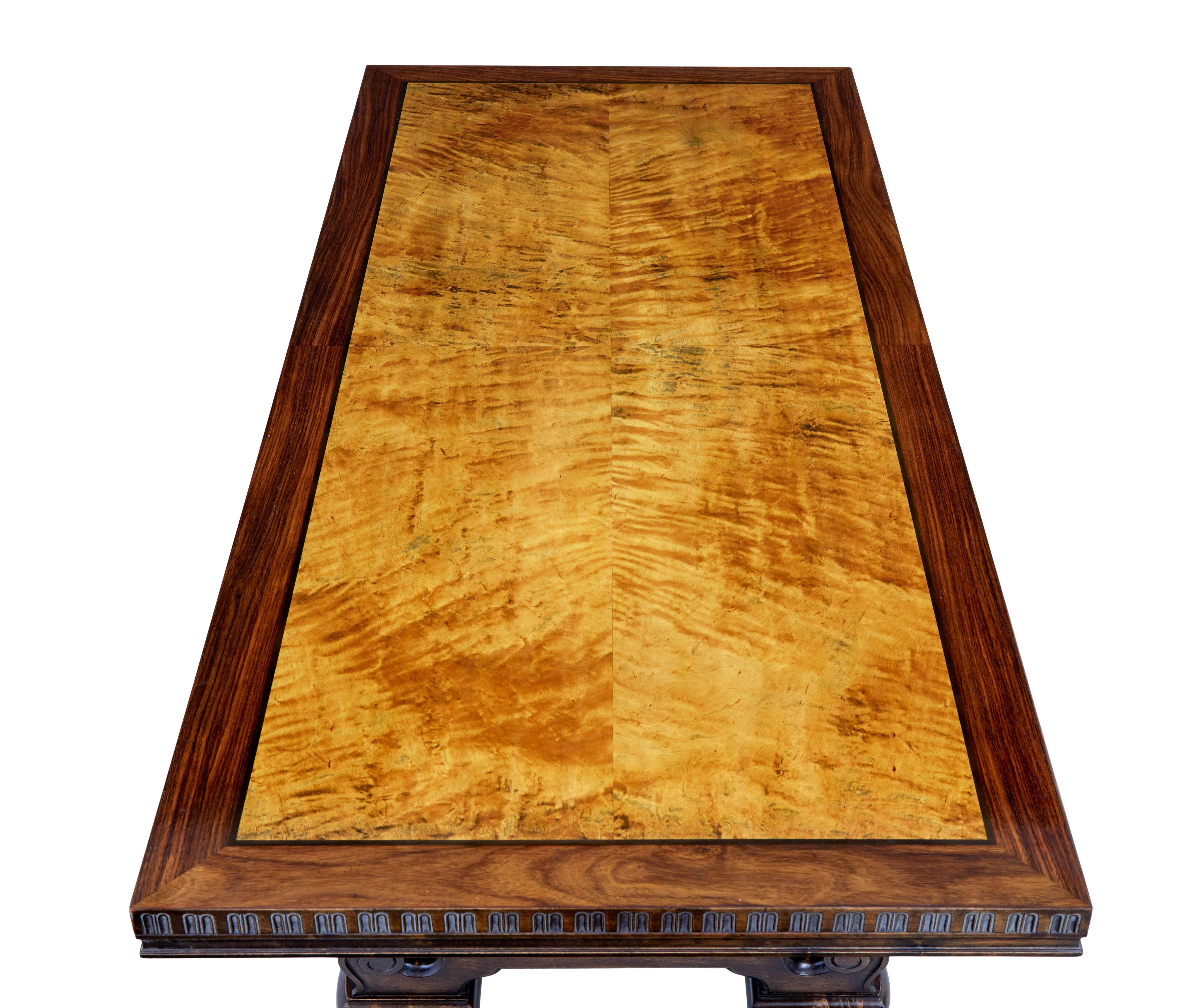 Art déco Grande table basse art déco en noyer et bouleau en vente