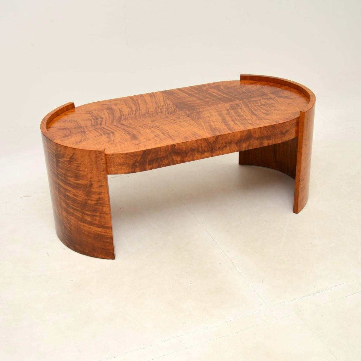 A stunning large Art Deco walnut coffee table, made in England and dating from the 1930’s.

The quality is outstanding, this is extremely well made and is a most impressive piece. The design is gorgeous, with wonderful curved edges and absolutely