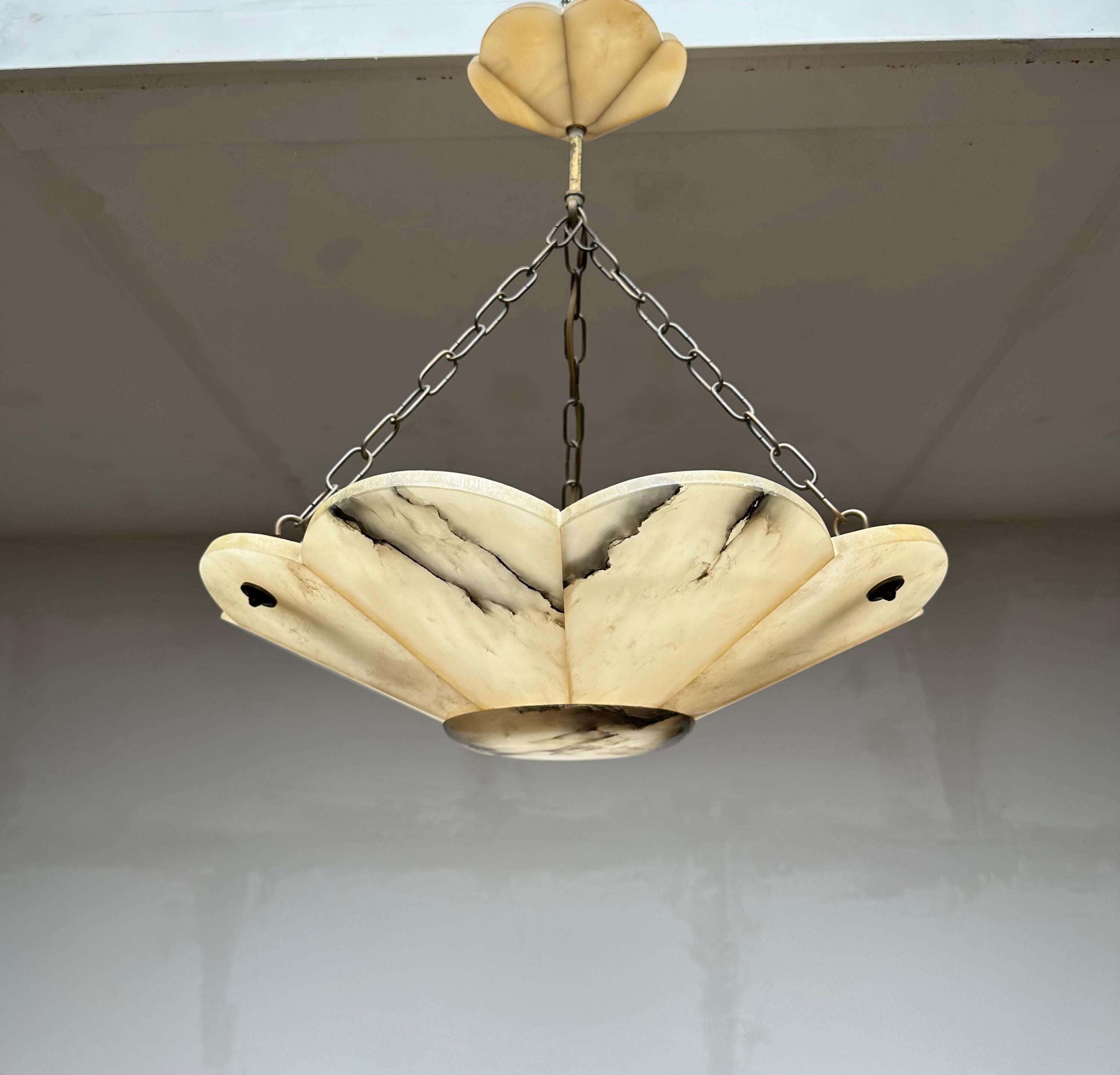 Top class, Art Deco chandelier with a stylized flower shade and perfect matching canopy.

Thanks to its large size and superb condition this three-light alabaster chandelier will light up both your days and evenings. It is all hand-crafted in the