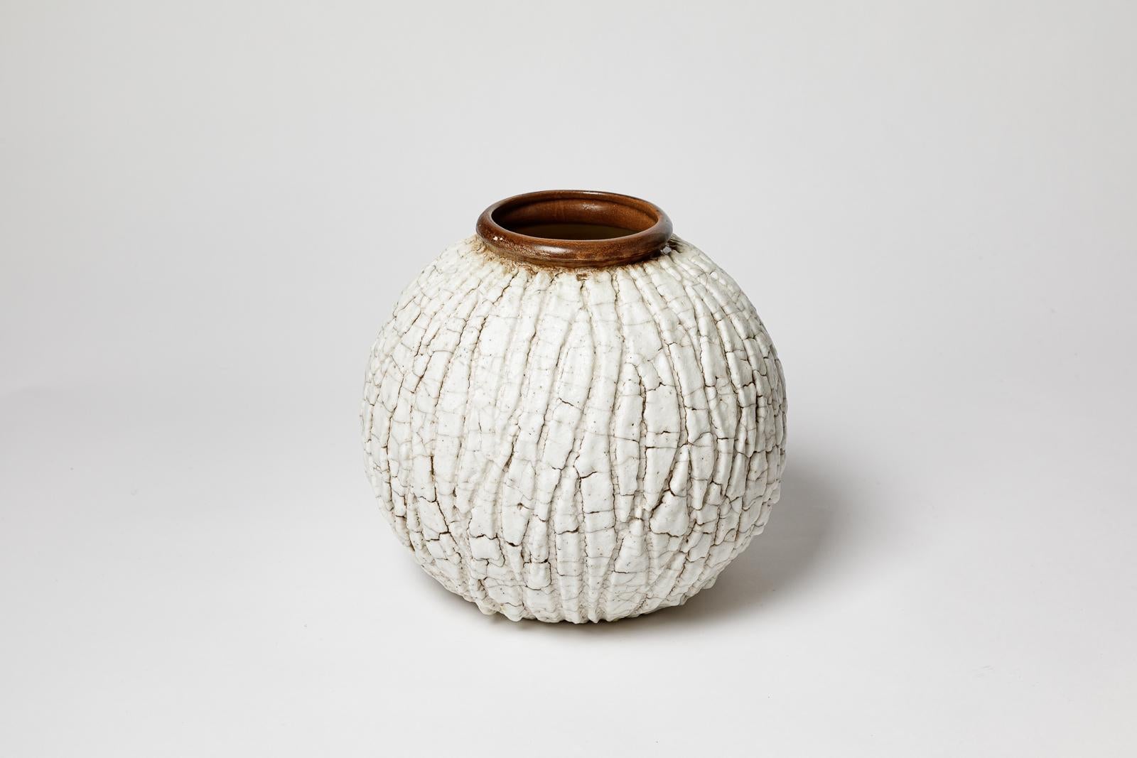 Grande vaso in ceramica bianca art déco di Louis Dage design del XX secolo 1940 In condizioni ottime in vendita a Neuilly-en- sancerre, FR