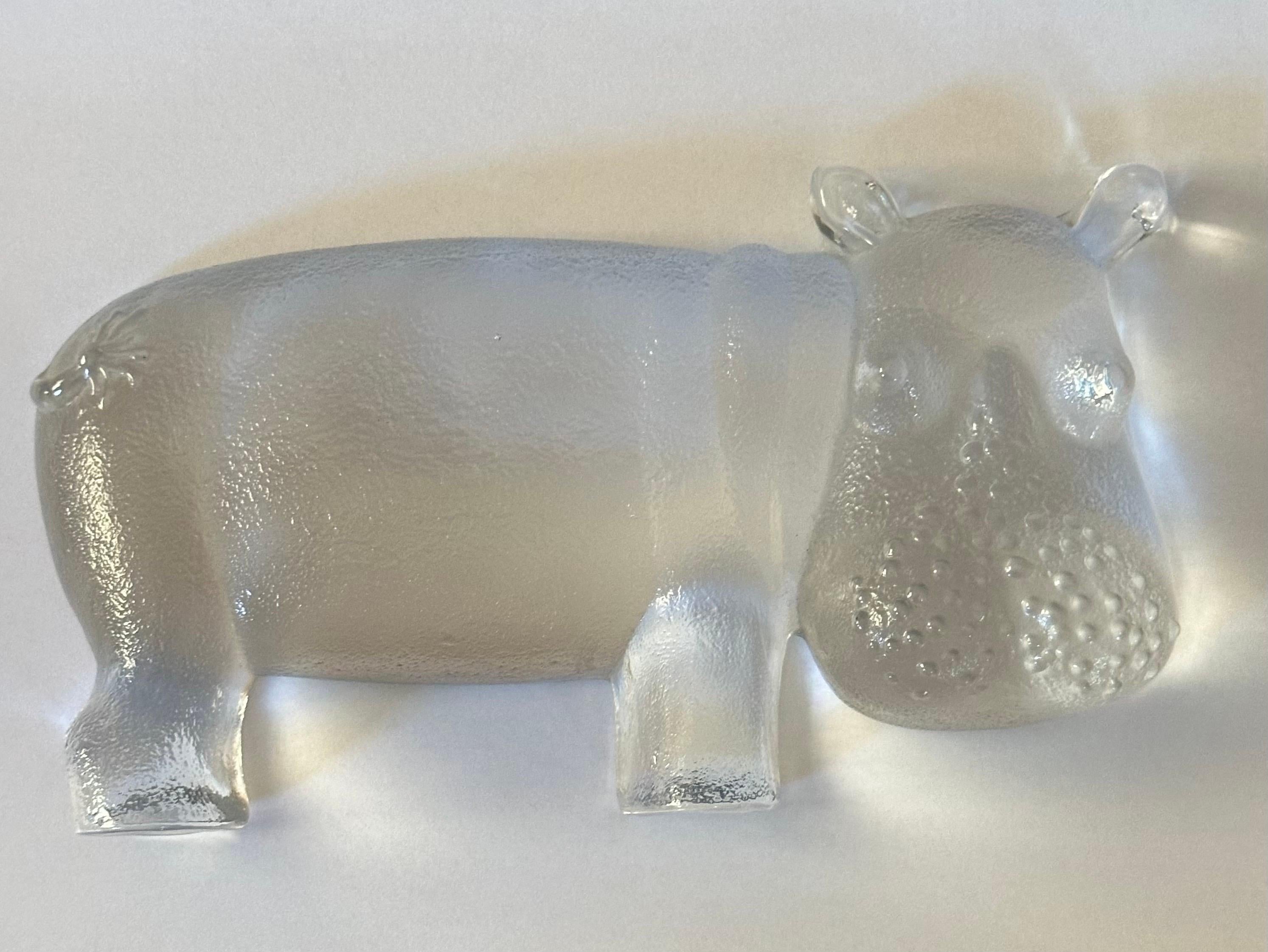 Pisapapeles/escultura grande de hipopótamo de vidrio artístico al estilo de Kosta Boda Suecia en venta 2