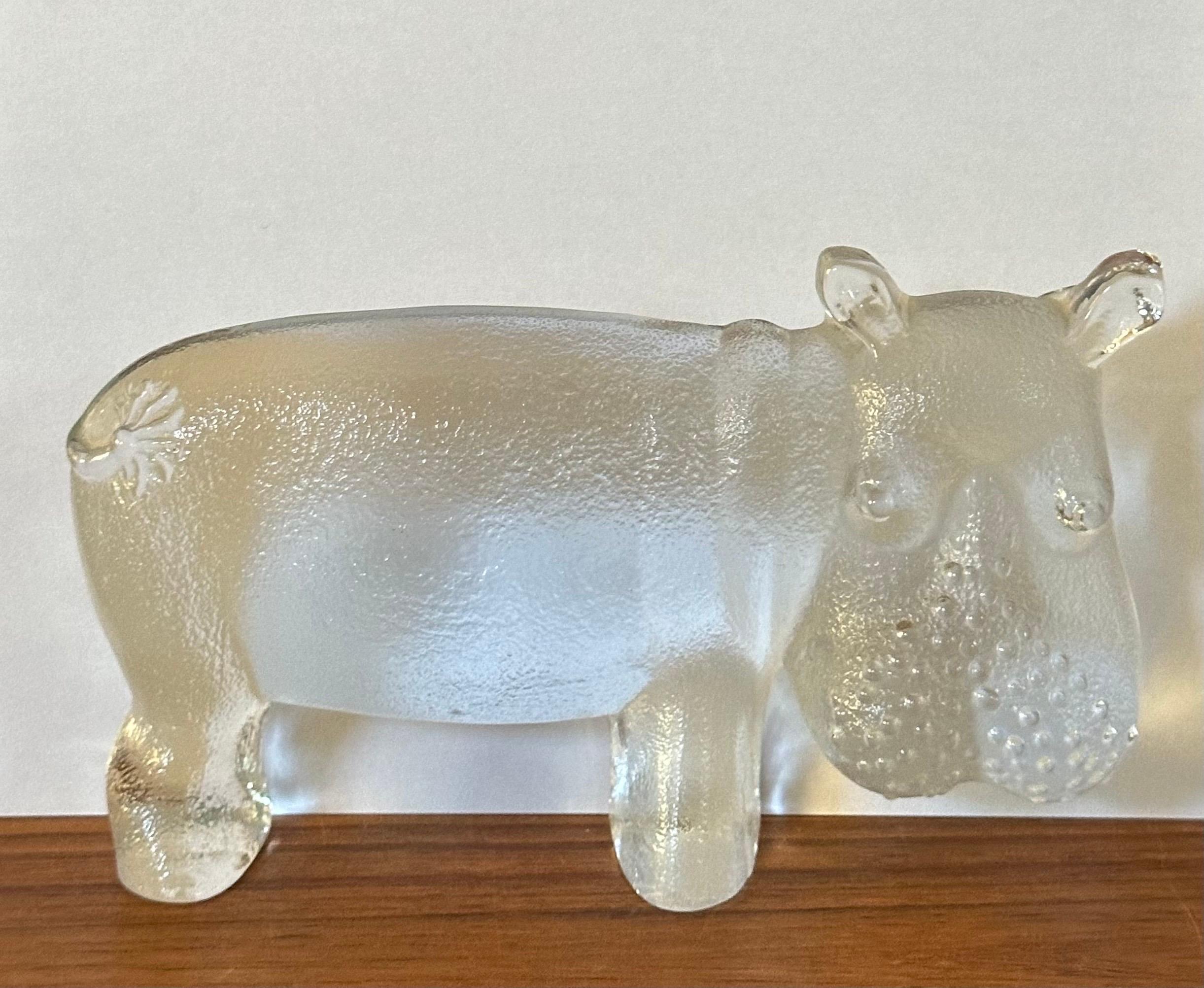 Pisapapeles/escultura grande de hipopótamo de vidrio artístico al estilo de Kosta Boda Suecia en venta 1