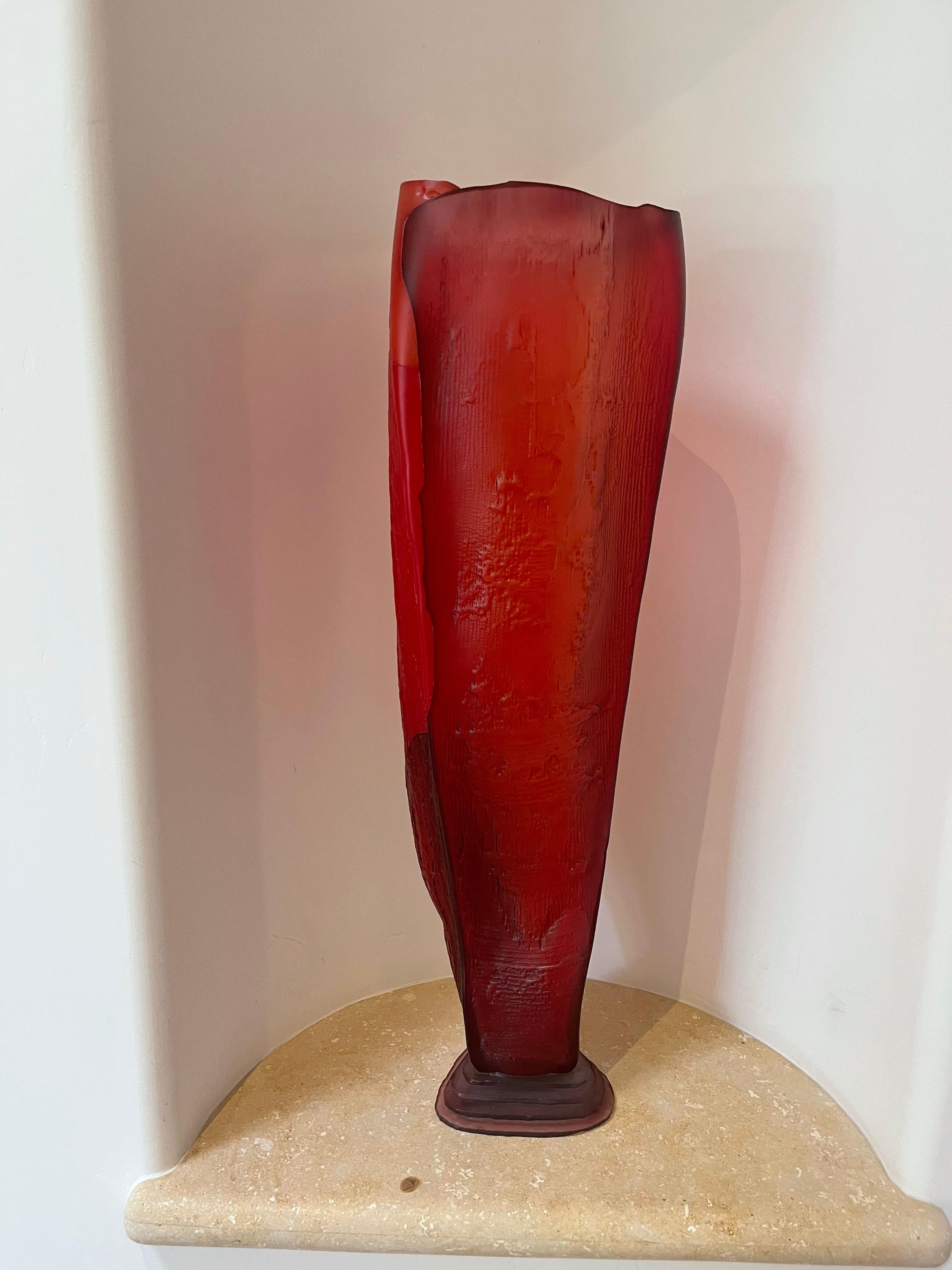 20ième siècle Grand vase/sculpture en verre d'art intitulé « Champ » de Danny Perkins en vente