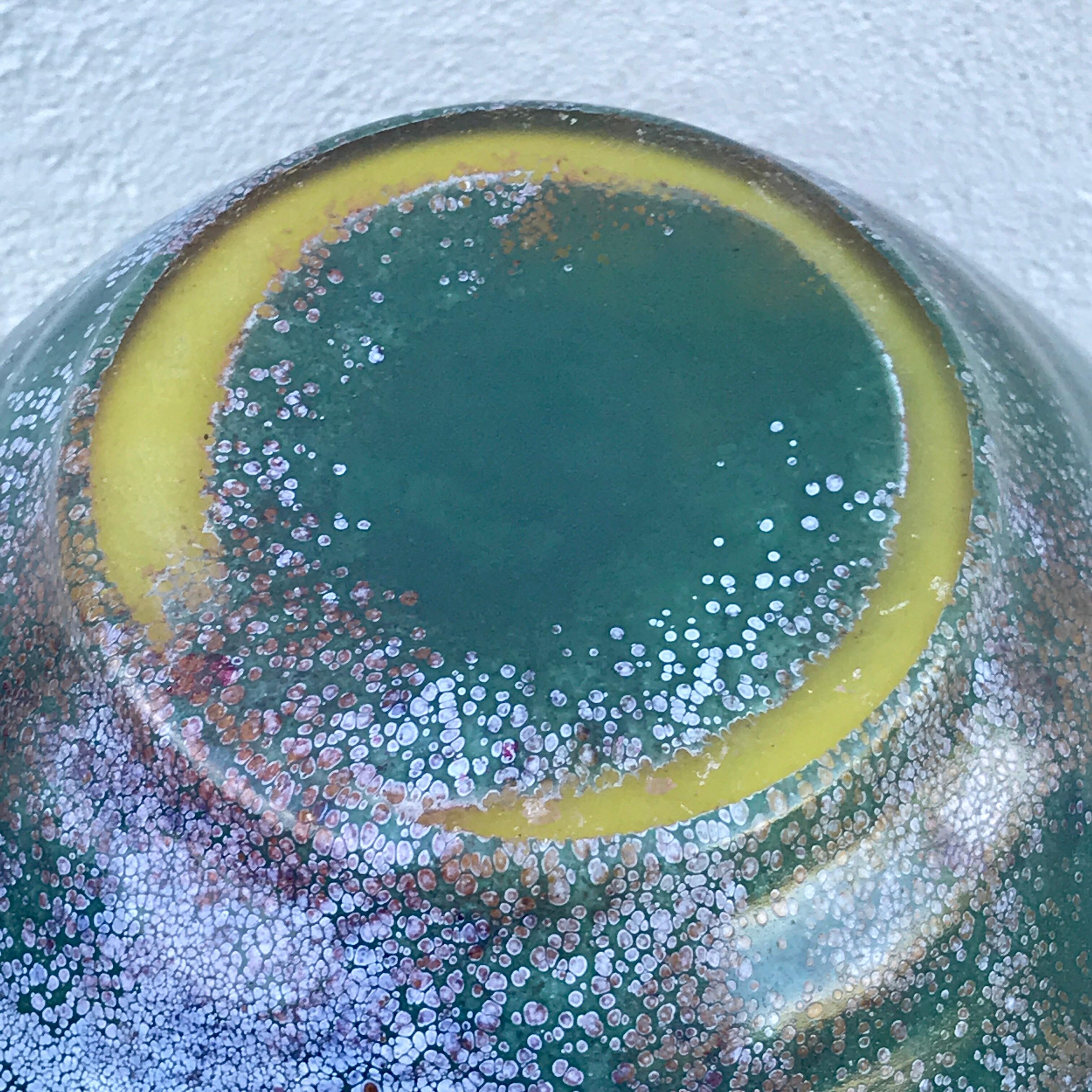 Grand vase en verre d'art avec raisins appliqués, d'après Daum Nancy en vente 8
