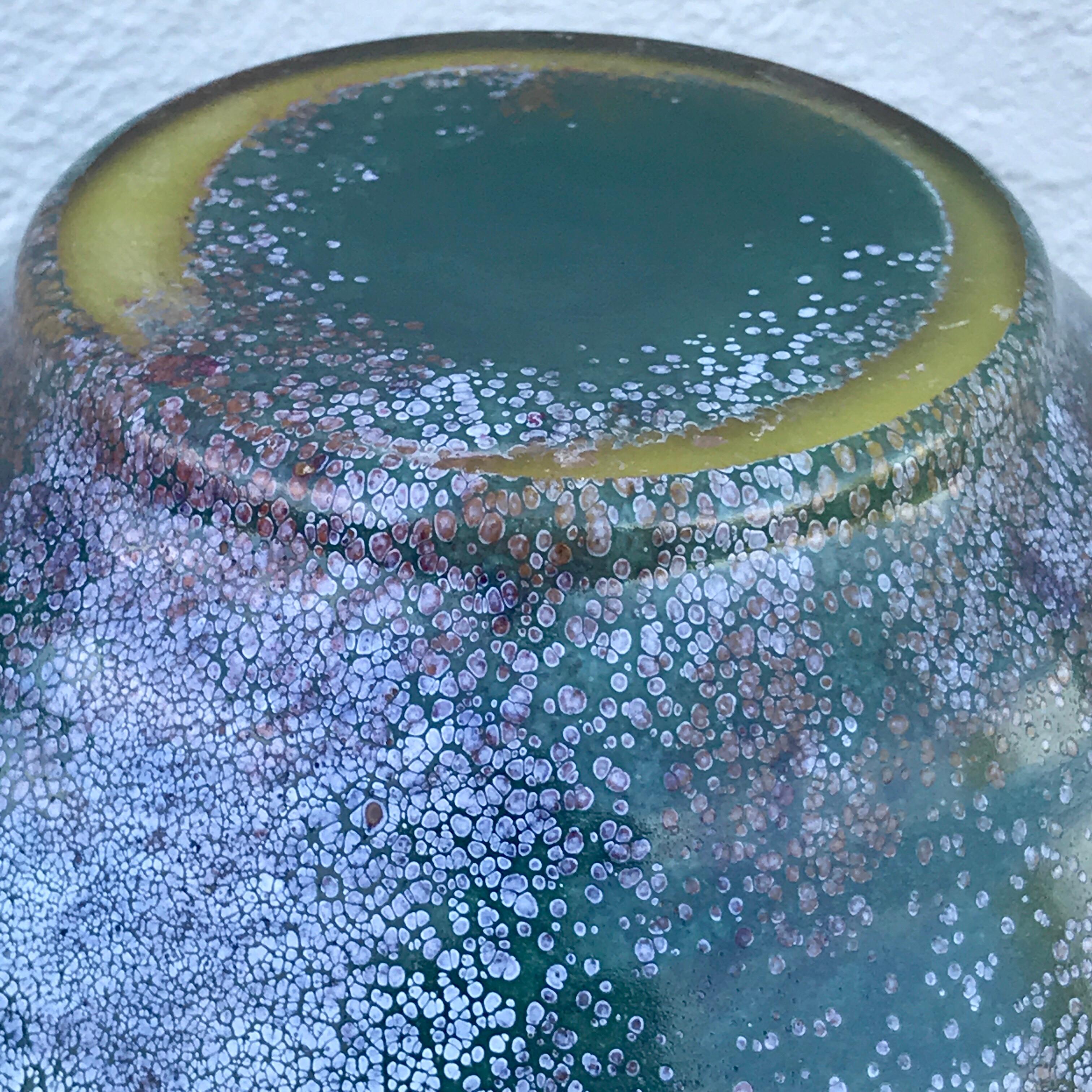 Große Vase aus Kunstglas mit applizierten Trauben, nach Daum Nancy im Angebot 10