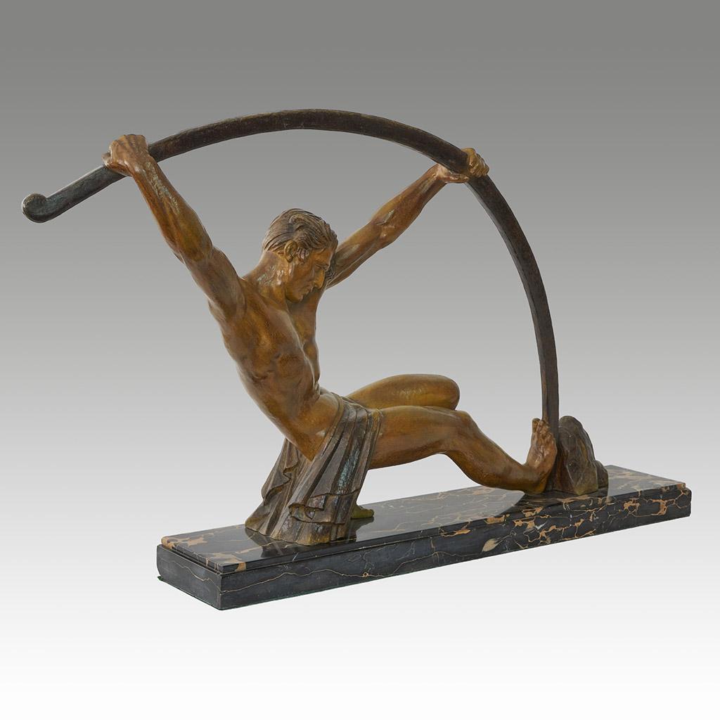 Zinc brut Grande sculpture d'art en métal de Chiparus représentant un homme athlétique pliant une barre en métal en vente