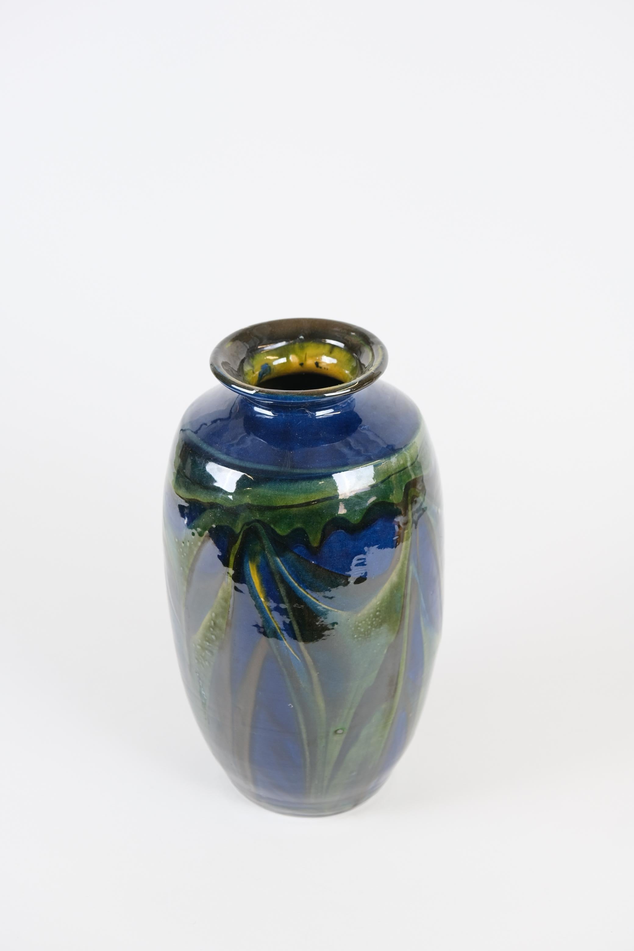 Danois Grand vase Art nouveau à glaçure bleue et verte par Herman Kähler, Danemark c. 1900 en vente