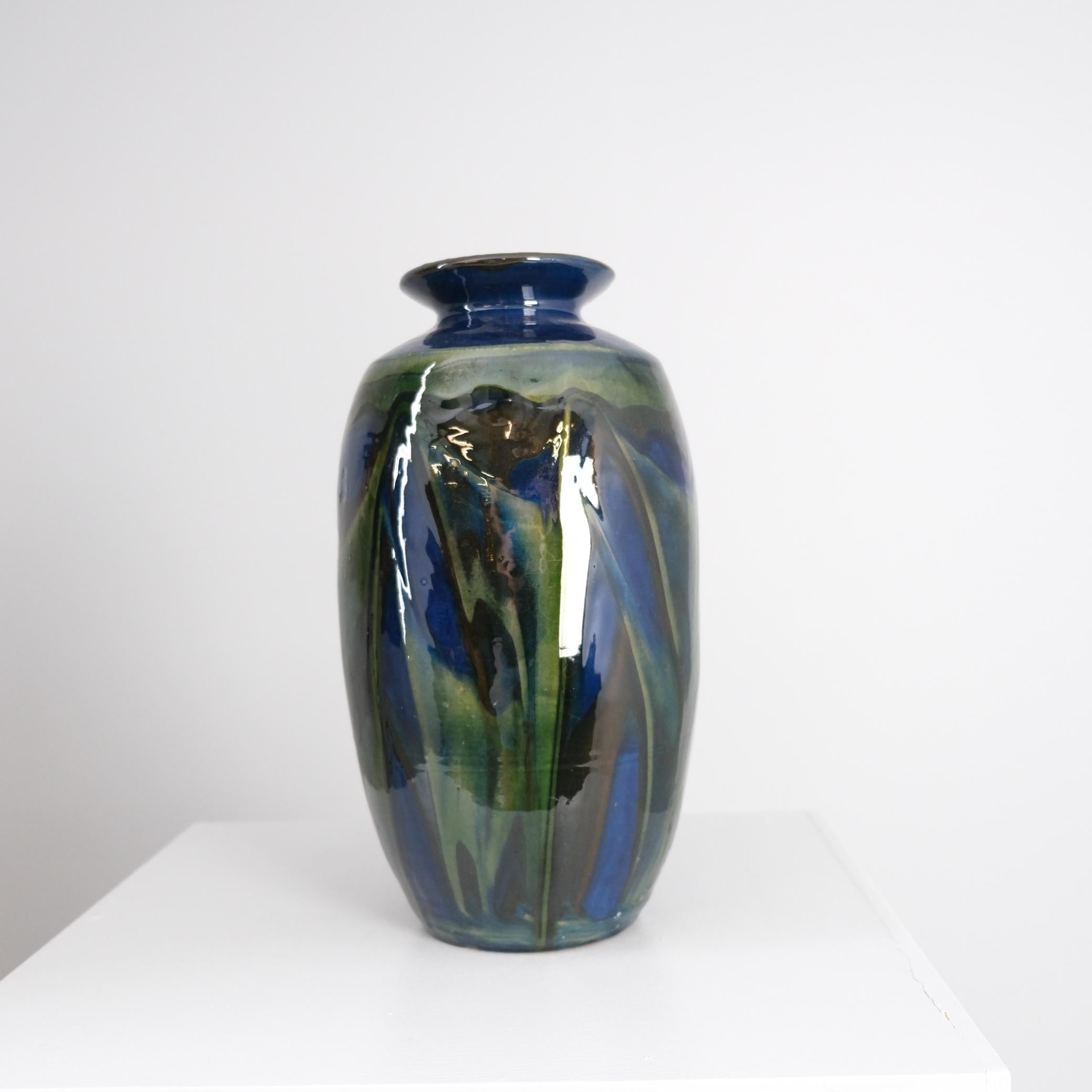 Große blau-grün glasierte Jugendstilvase von Herman Kähler, Dänemark um 1900 (Art nouveau) im Angebot