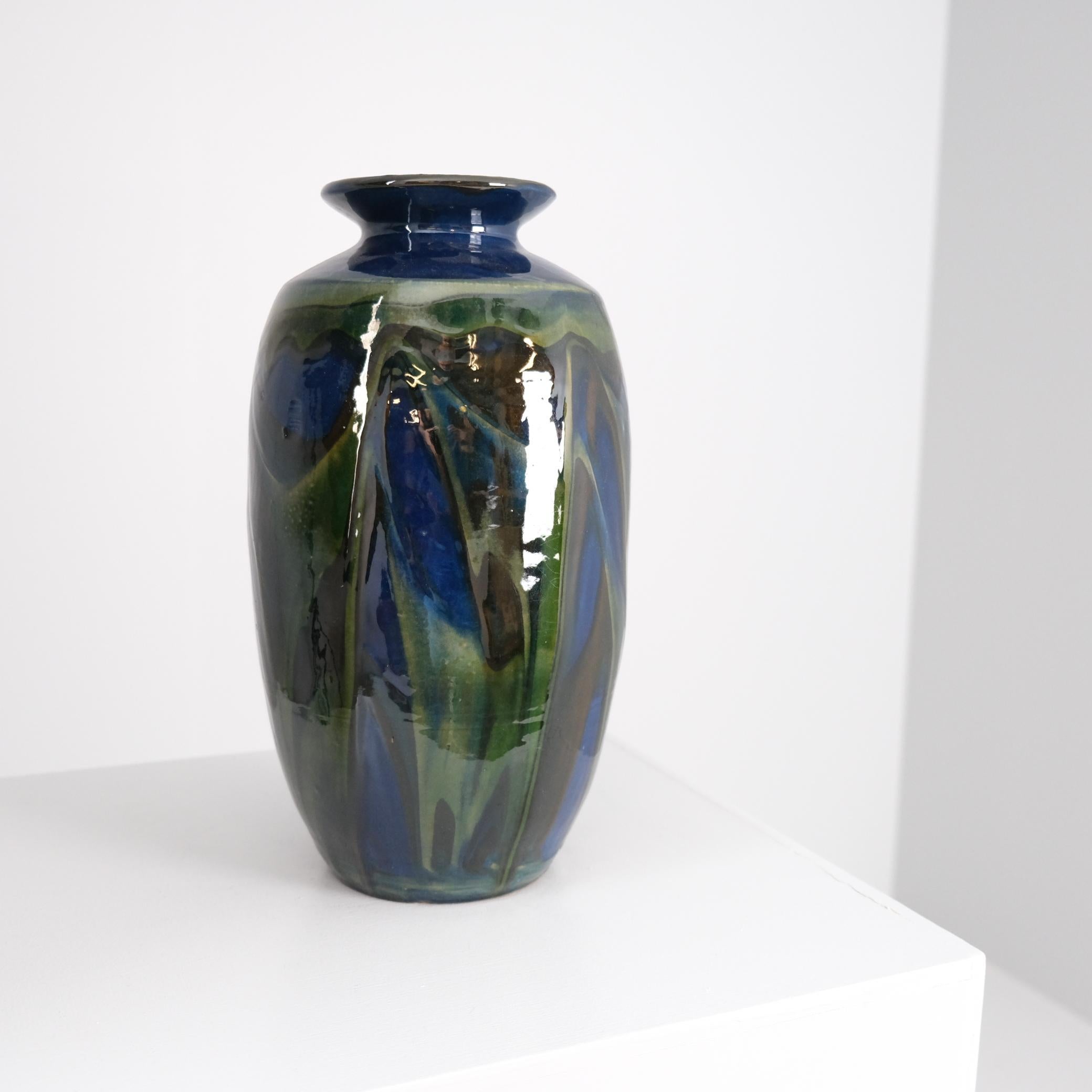 Große blau-grün glasierte Jugendstilvase von Herman Kähler, Dänemark um 1900 (Dänisch) im Angebot