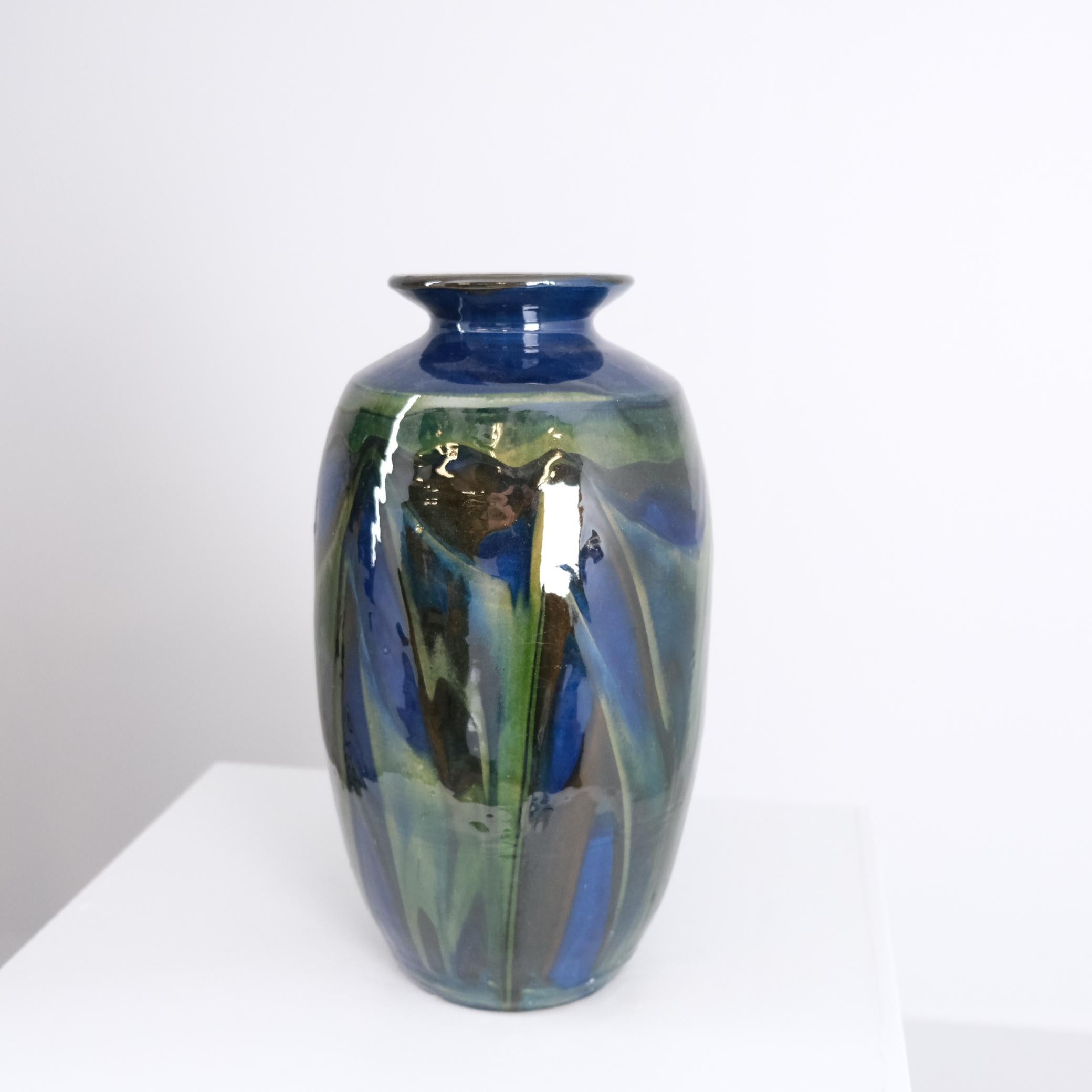 Große blau-grün glasierte Jugendstilvase von Herman Kähler, Dänemark um 1900 (Frühes 20. Jahrhundert) im Angebot