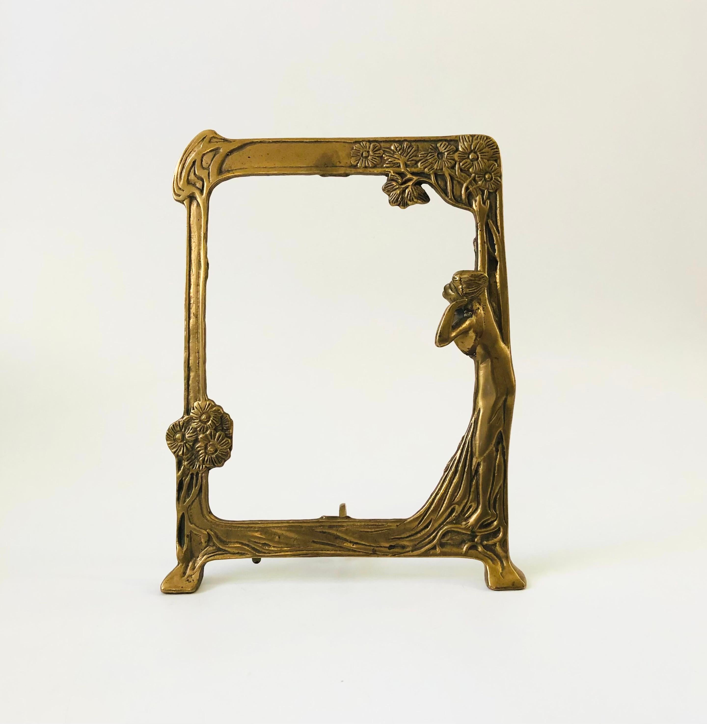 A vintage art nouveau brass lady of the lake picture frame. Beautiful detailing throughout with an easel back for using table top.

