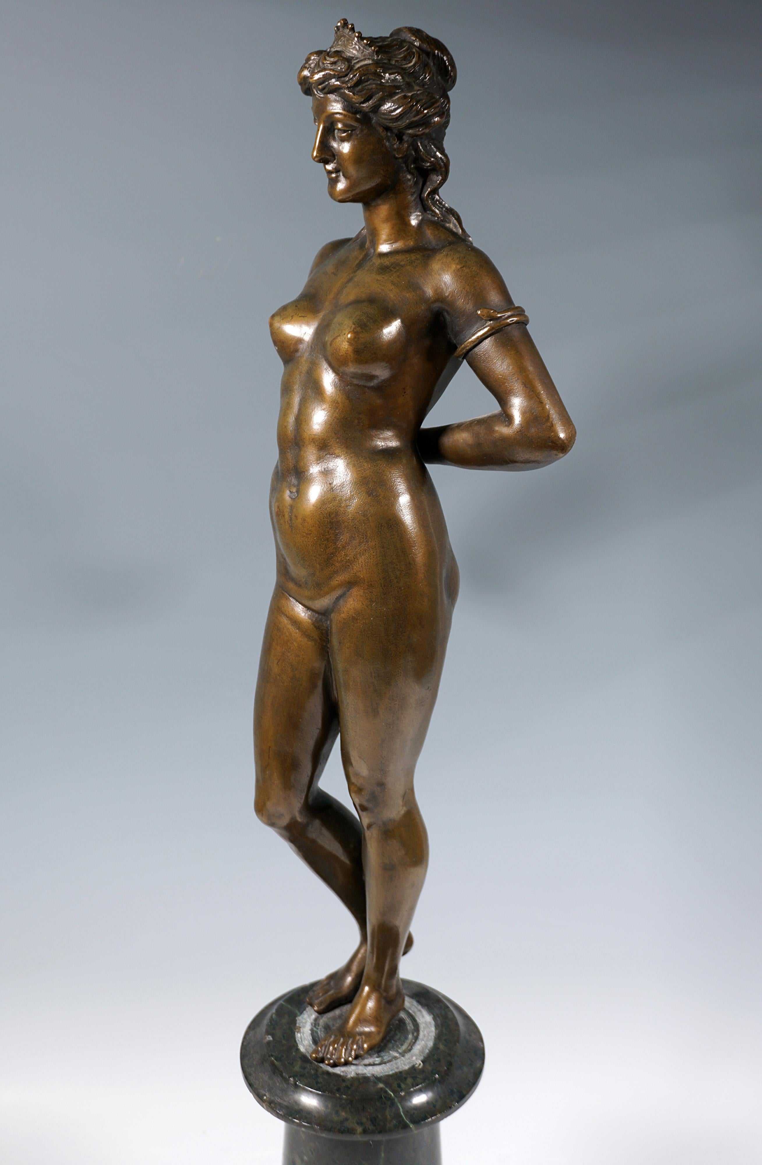 Gran figura Art Nouveau de bronce, desnuda sobre pedestal de mármol, Viena, hacia 1900 Vaciado en venta