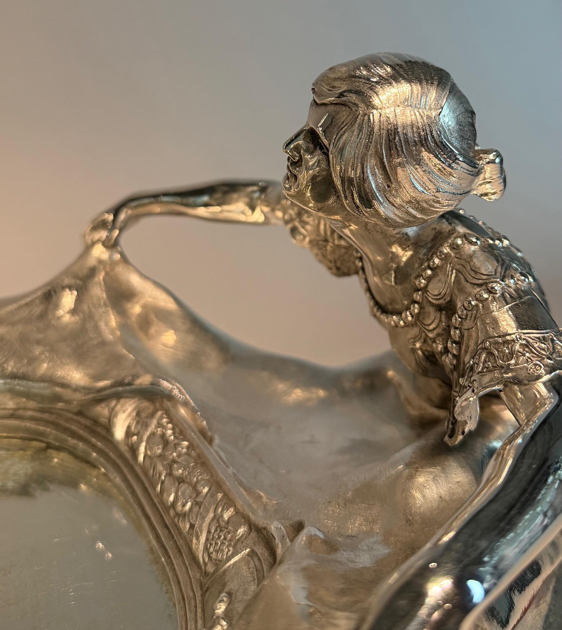 Large Art Nouveau bronze Silver-Plated Centerpiece. Circa 1900s. In Good Condition For Sale In Wijnegem, BE