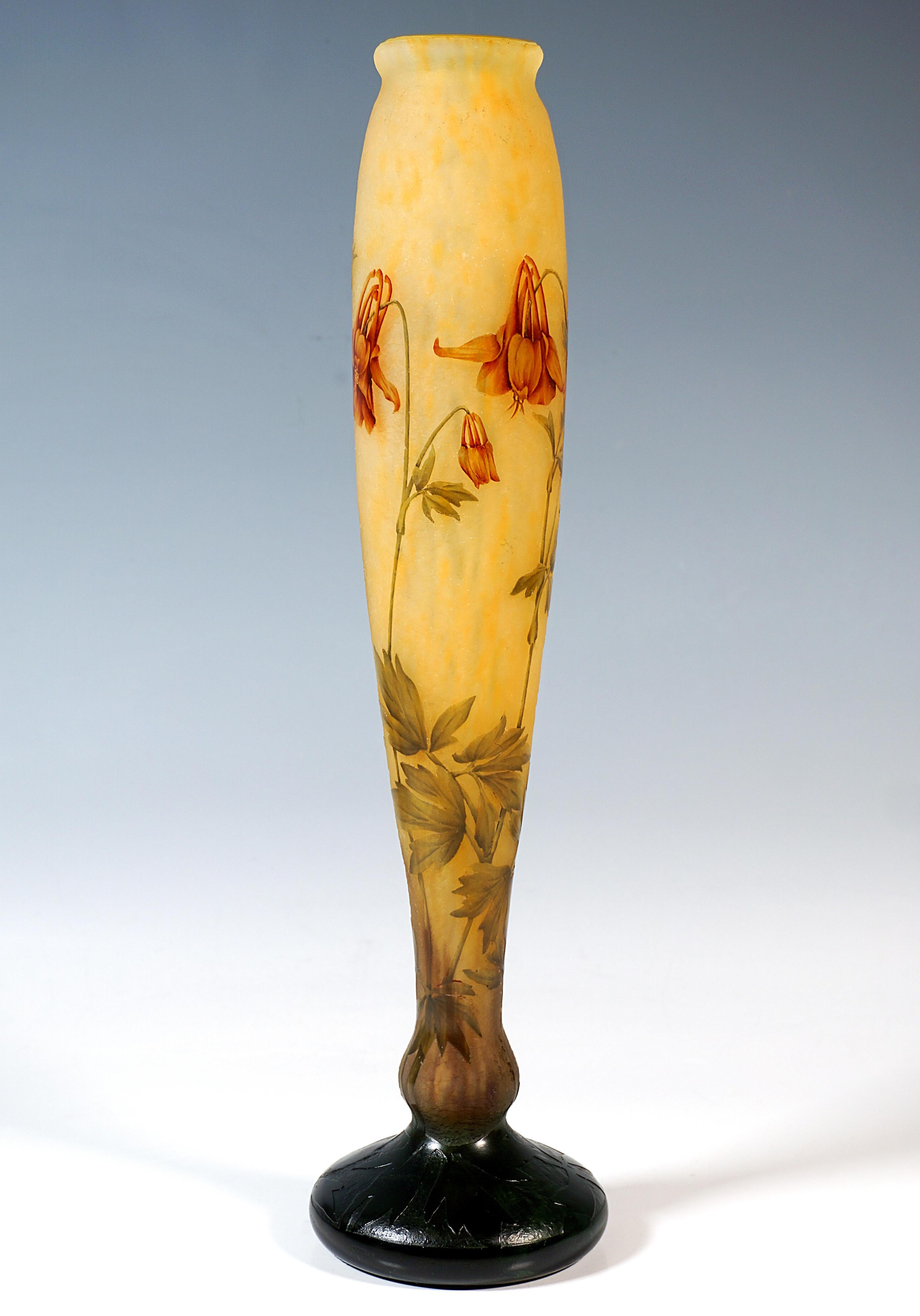 Art nouveau Grand vase simple Camée Art Nouveau 'Ancolie', Daum Nancy, France, Ca 1910/1915 en vente