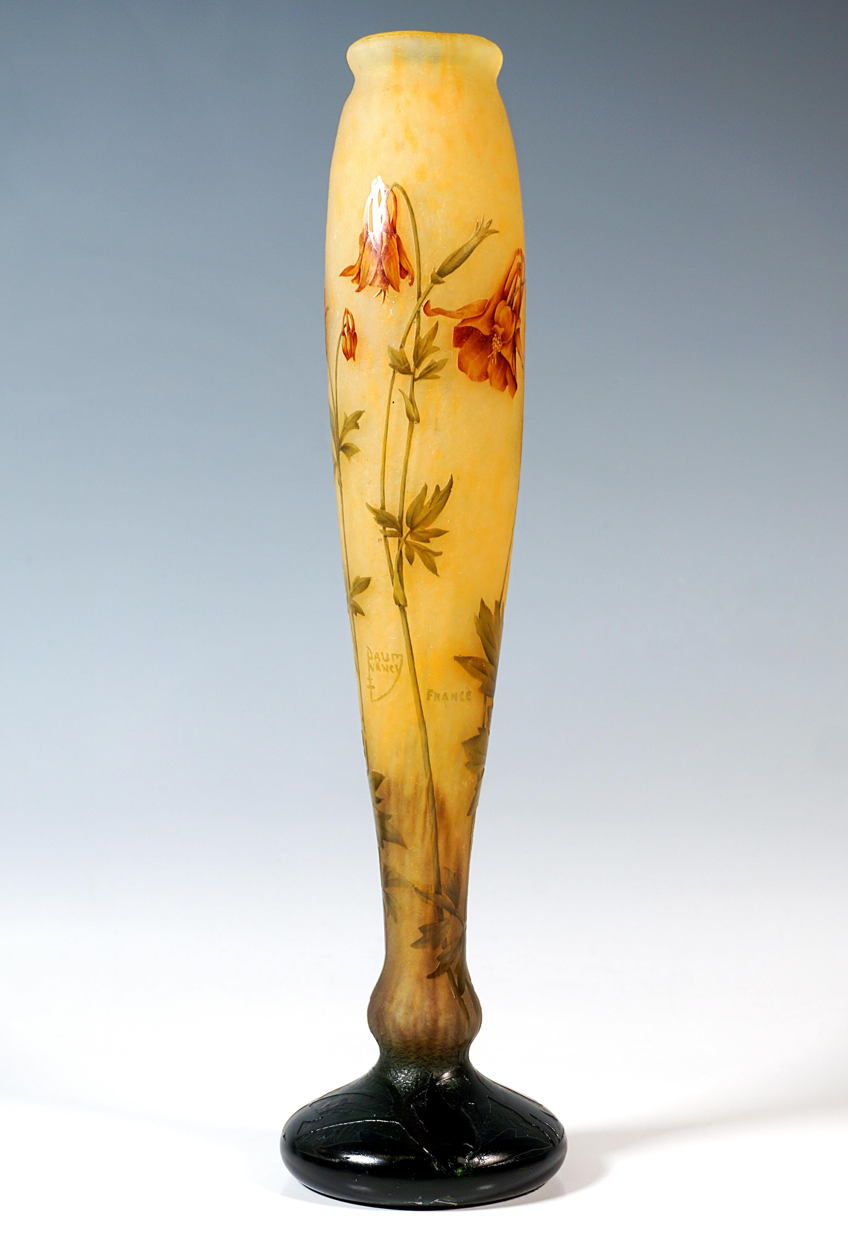 Français Grand vase simple Camée Art Nouveau 'Ancolie', Daum Nancy, France, Ca 1910/1915 en vente
