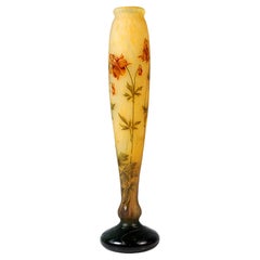Grand vase simple Camée Art Nouveau 'Ancolie', Daum Nancy, France, Ca 1910/1915