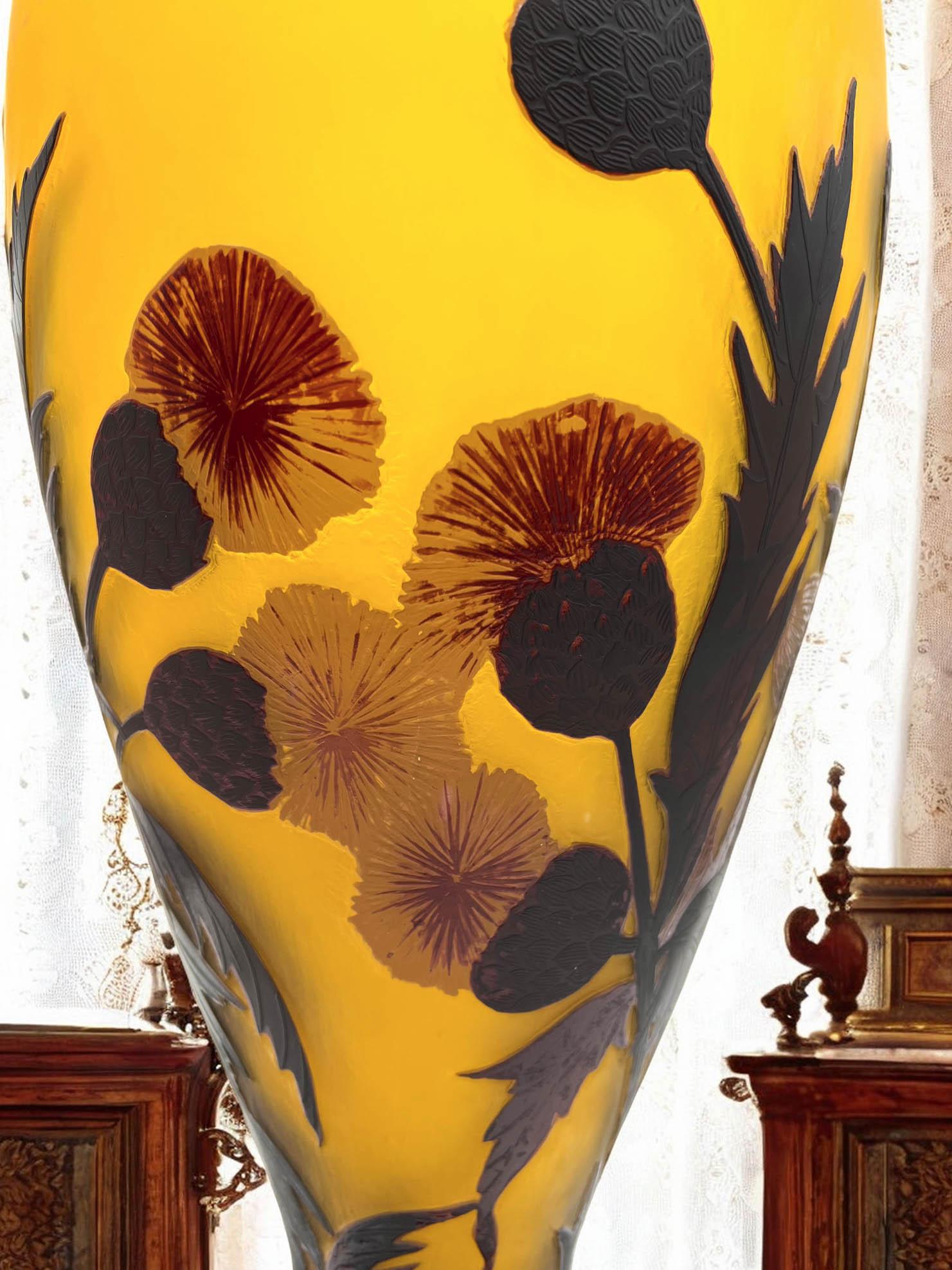 Vetro artistico Grande vaso a cammeo Art Nouveau, dopo Émile Gallé in vendita