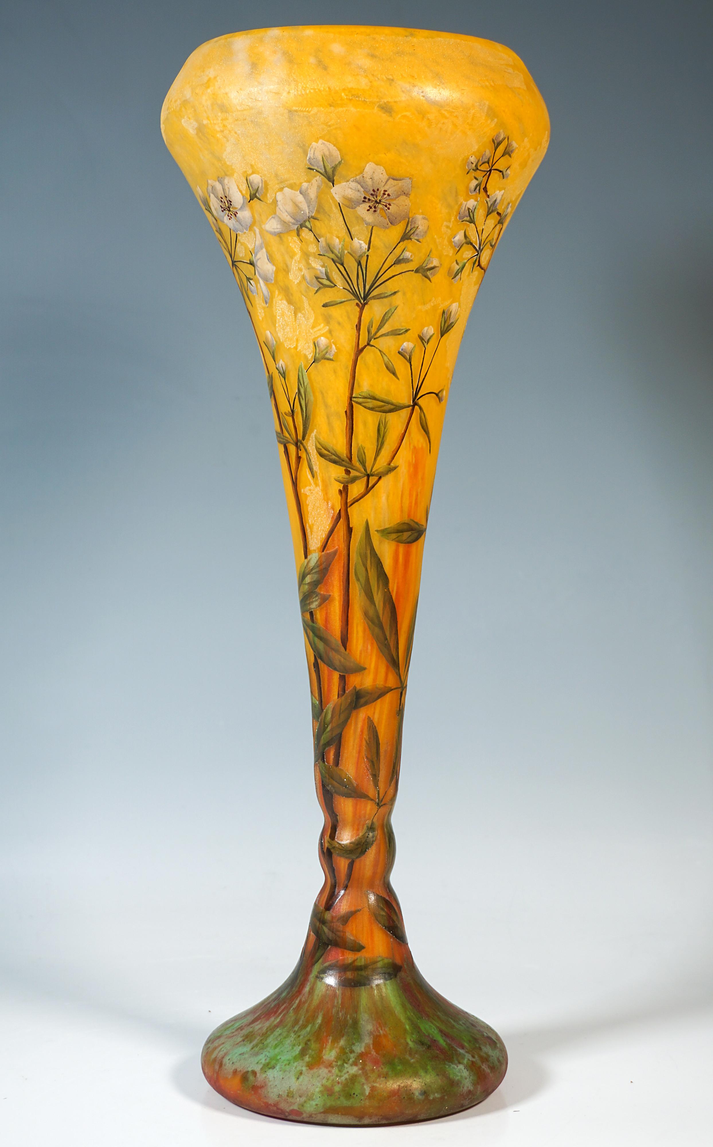 Große Jugendstil-Kamee-Vase 'Pommier en Fleurs', Daum Nancy, Frankreich, 1900/1905 (Radiert) im Angebot