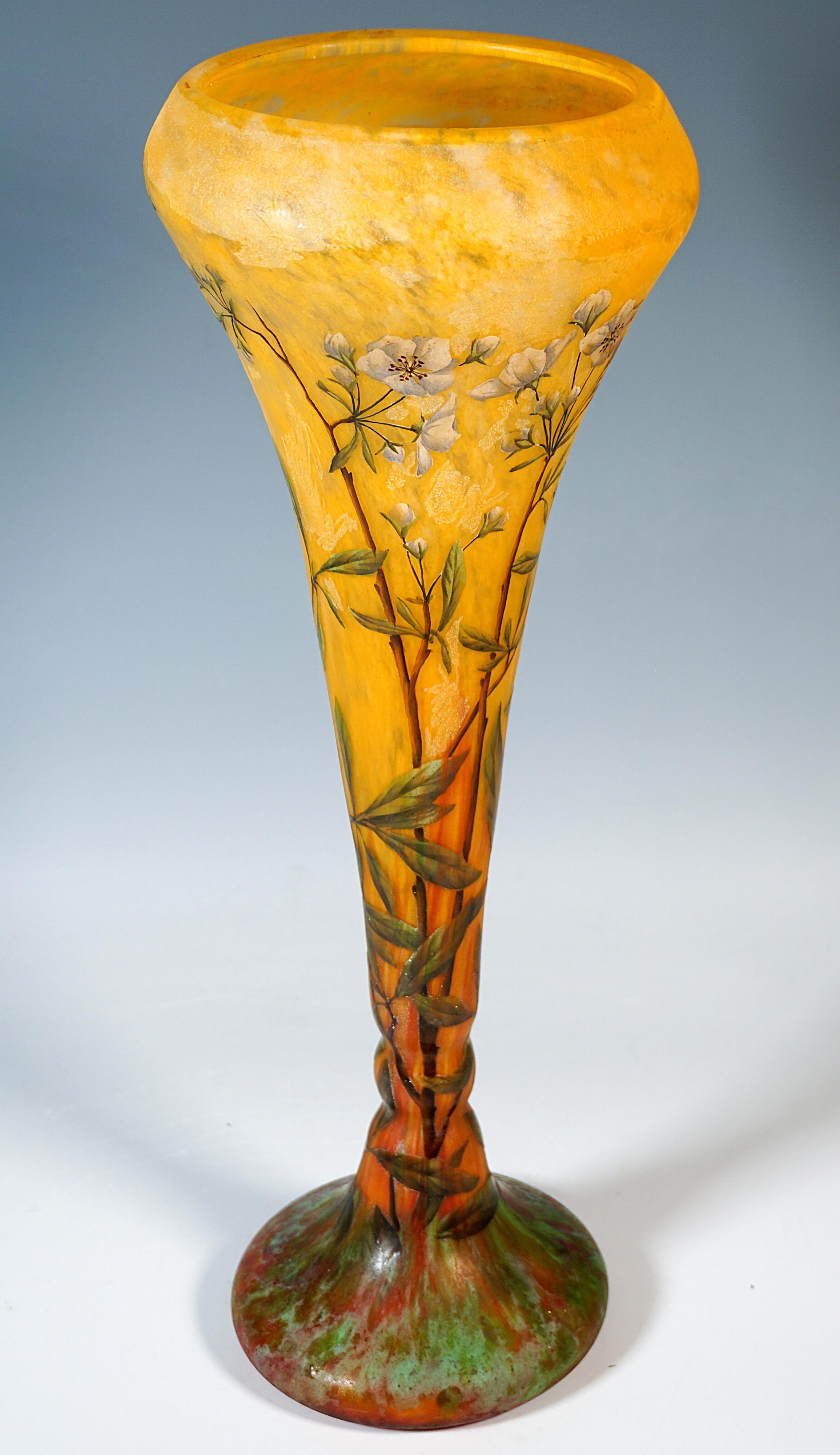 Große Jugendstil-Kamee-Vase 'Pommier en Fleurs', Daum Nancy, Frankreich, 1900/1905 im Zustand „Gut“ im Angebot in Vienna, AT