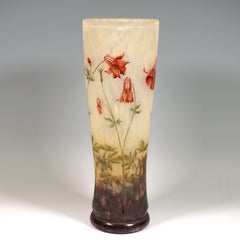 Große Kamee-Vase im Art nouveau-Stil mit kolumbianischem Dekor, Daum Nancy, Frankreich, um 1910
