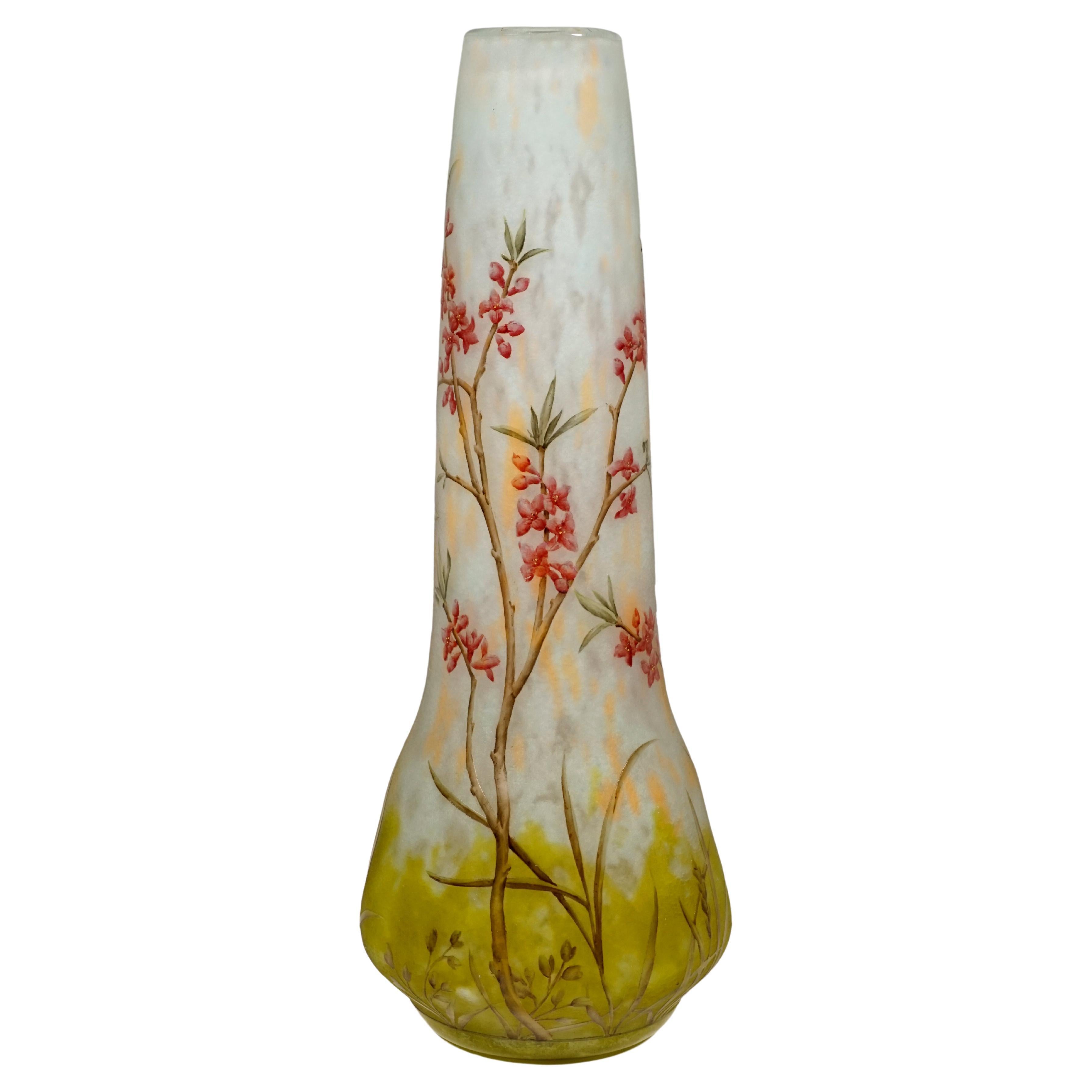 Gran jarrón camafeo Art Nouveau con decoración de Dafne, Daum Nancy, Francia, 1910/15