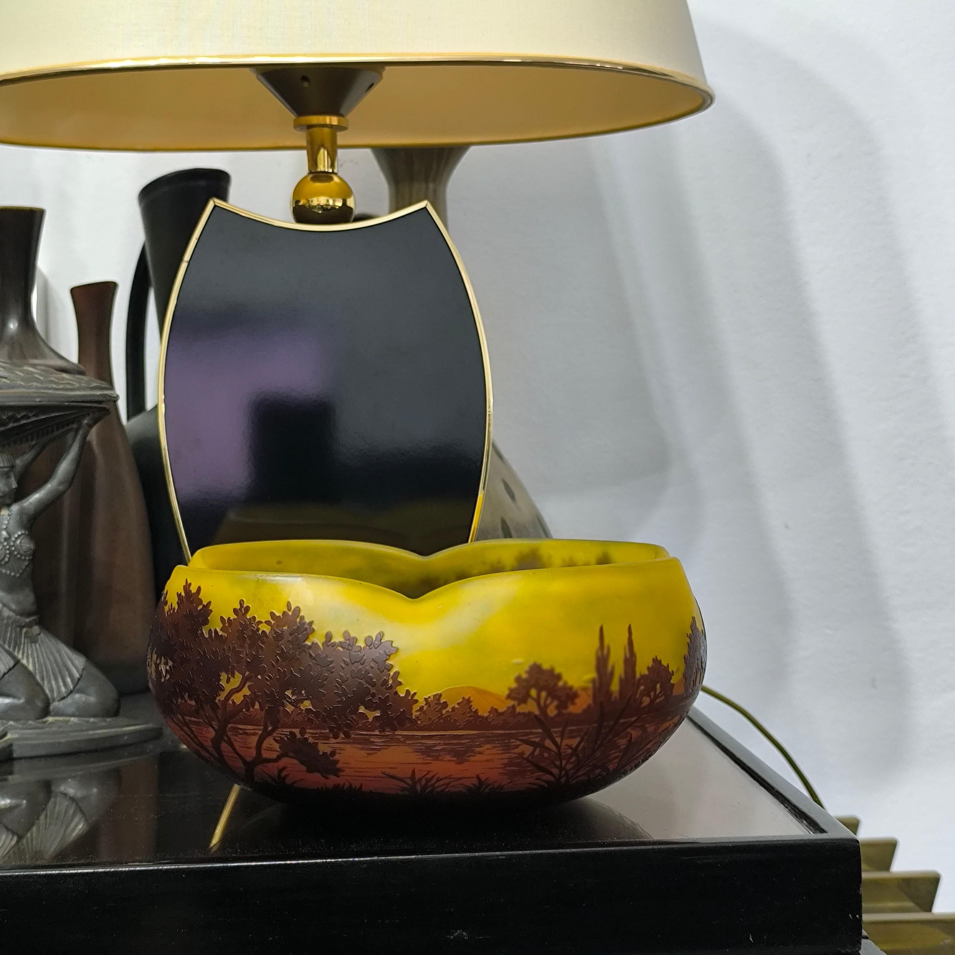 Grande ciotola a cammeo Art Nouveau Daum Nancy, 'Paysage de Verre' - Paesaggio lacustre in vendita 4