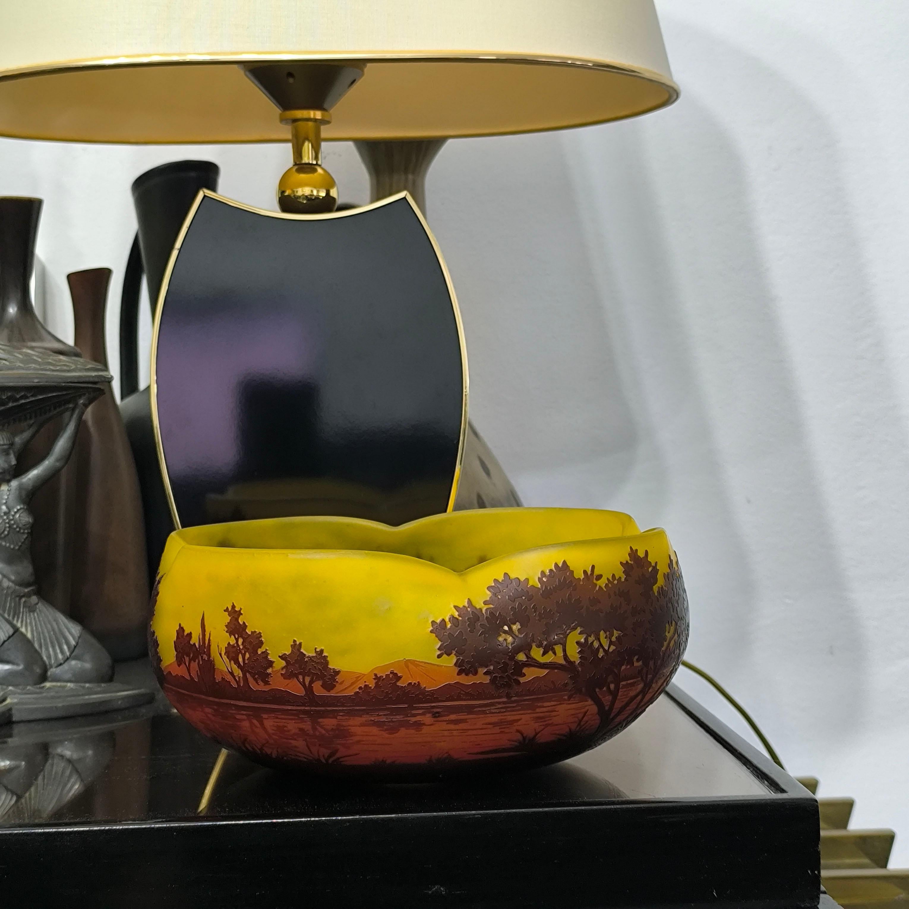 Grande ciotola a cammeo Art Nouveau Daum Nancy, 'Paysage de Verre' - Paesaggio lacustre in vendita 5