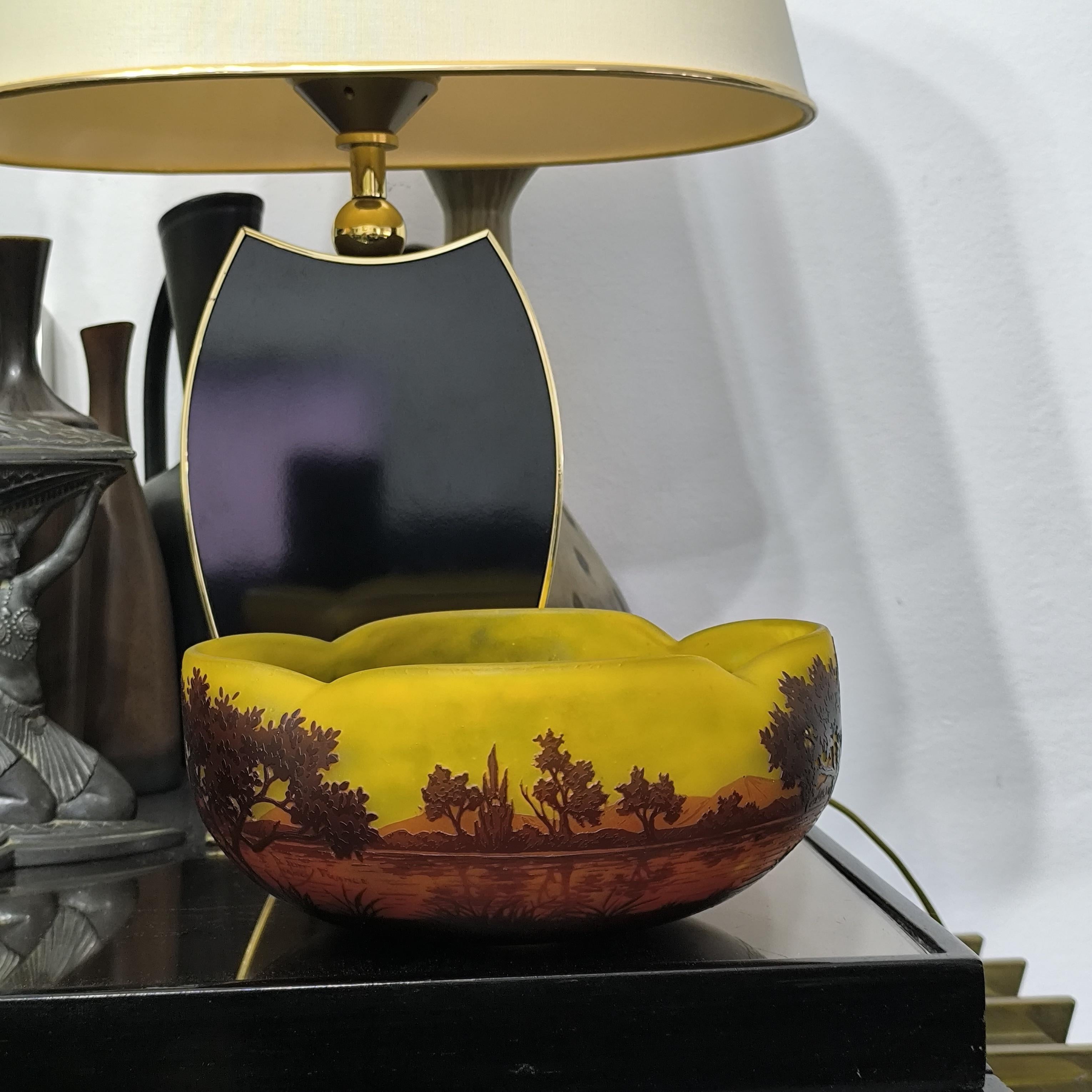 Grande ciotola a cammeo Art Nouveau Daum Nancy, 'Paysage de Verre' - Paesaggio lacustre in vendita 6