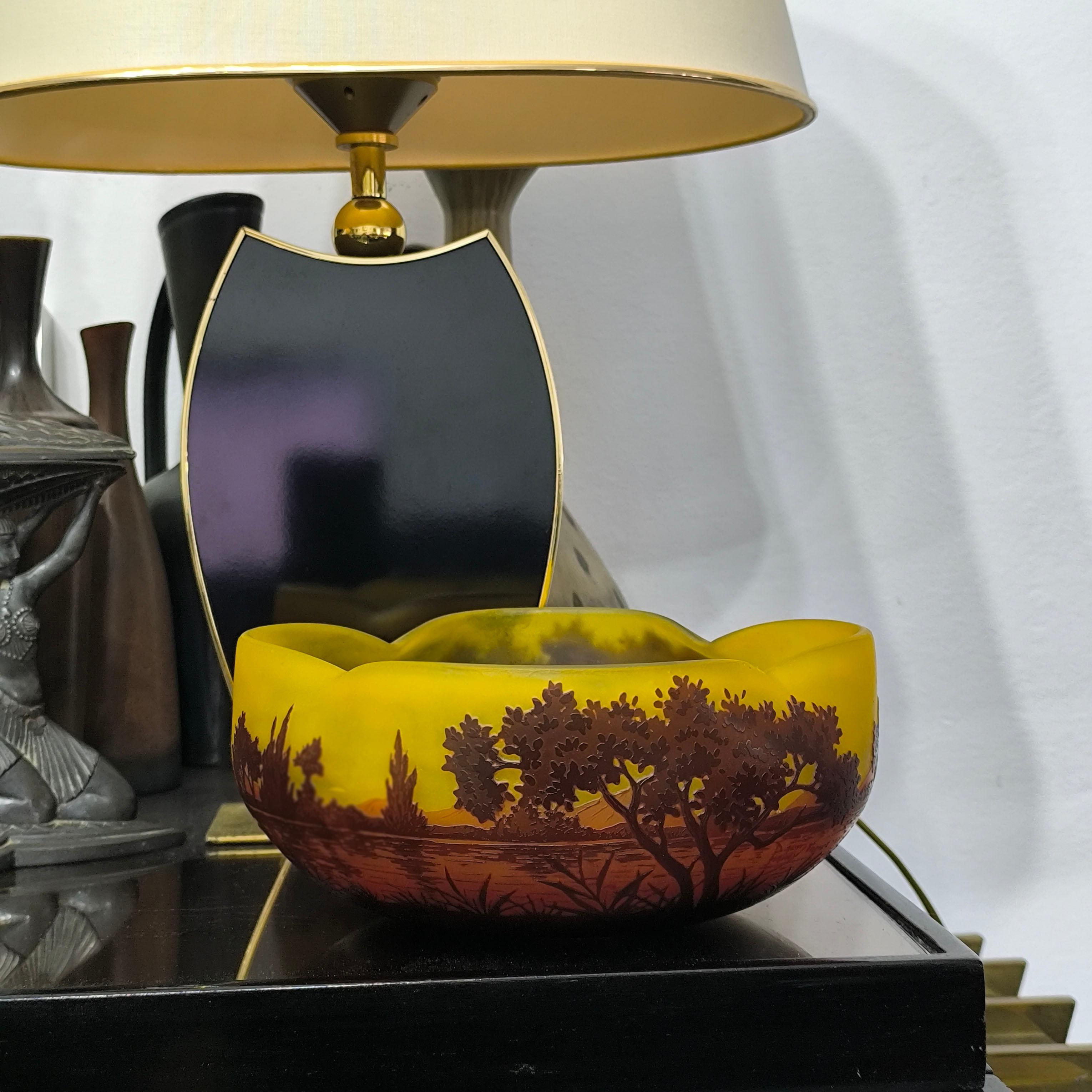 Grande ciotola a cammeo Art Nouveau Daum Nancy, 'Paysage de Verre' - Paesaggio lacustre in vendita 7