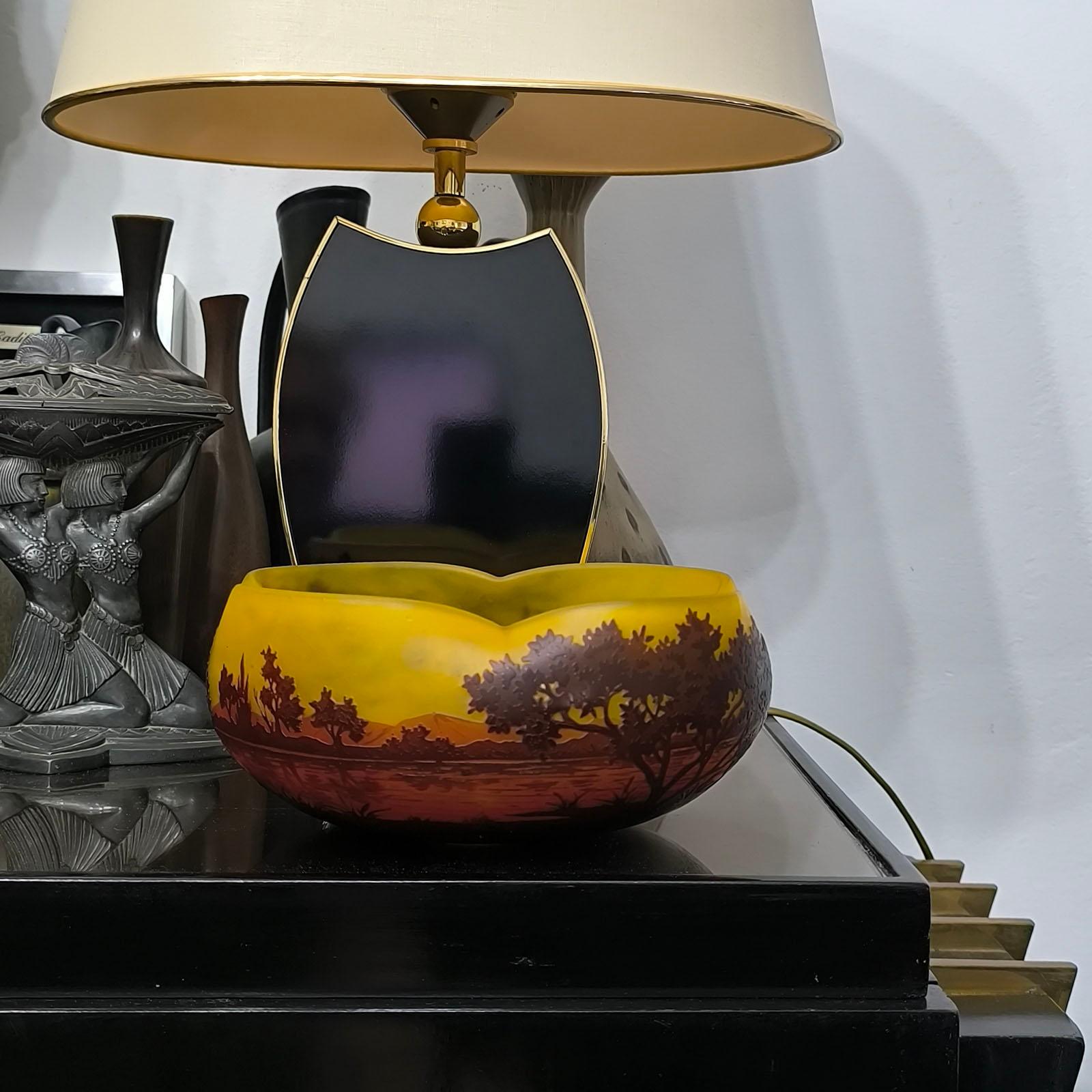 Francese Grande ciotola a cammeo Art Nouveau Daum Nancy, 'Paysage de Verre' - Paesaggio lacustre in vendita