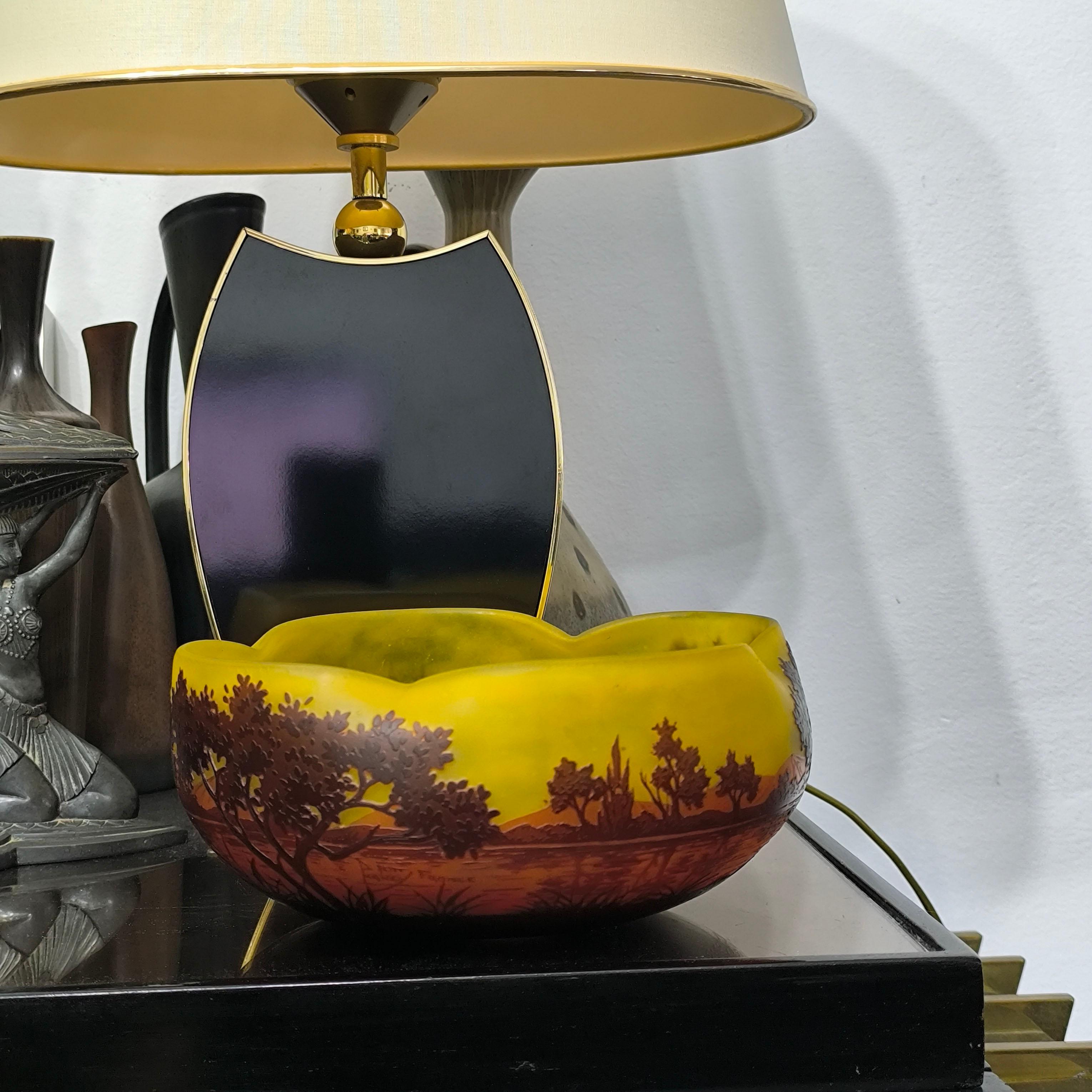 Grande ciotola a cammeo Art Nouveau Daum Nancy, 'Paysage de Verre' - Paesaggio lacustre in vendita 1