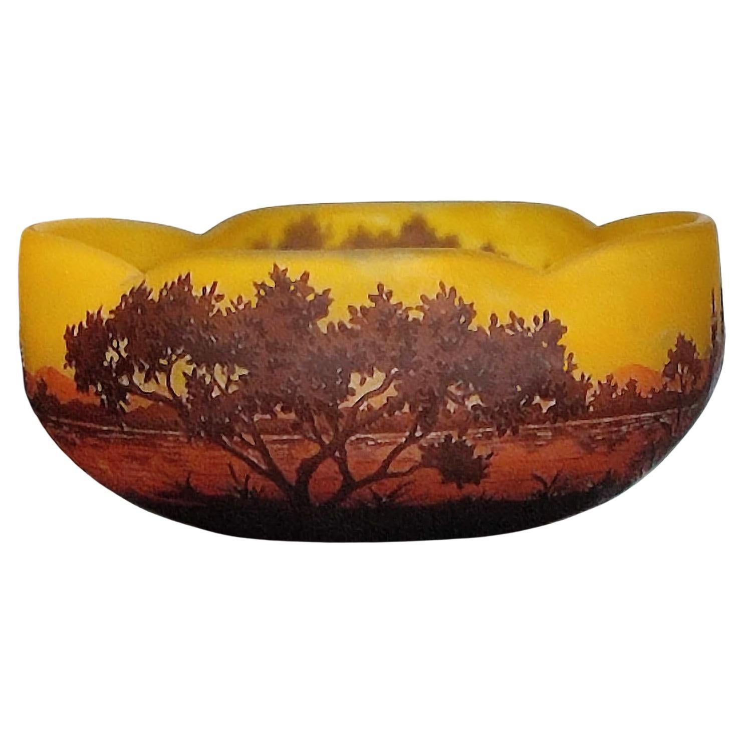Grande ciotola a cammeo Art Nouveau Daum Nancy, 'Paysage de Verre' - Paesaggio lacustre