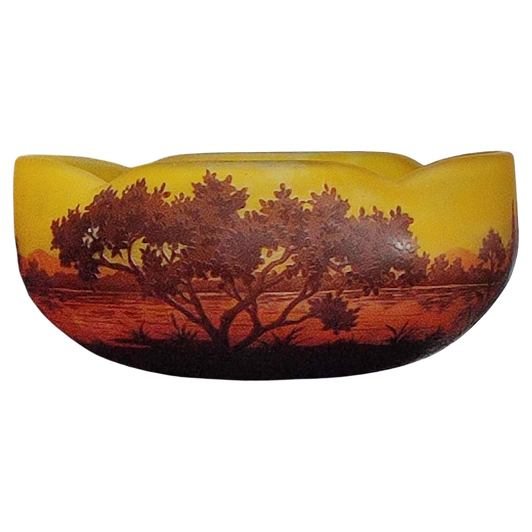 Grande ciotola a cammeo Art Nouveau Daum Nancy, 'Paysage de Verre' - Paesaggio lacustre in vendita
