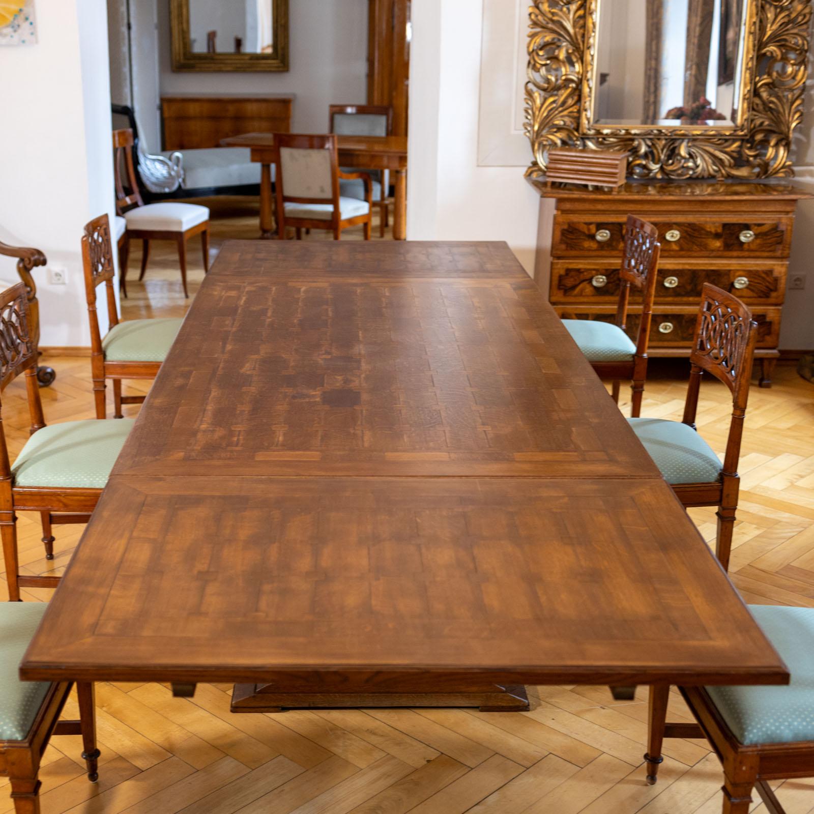 Large Art Nouveau Extension Table in Oak, Early 20th Century For Sale 1