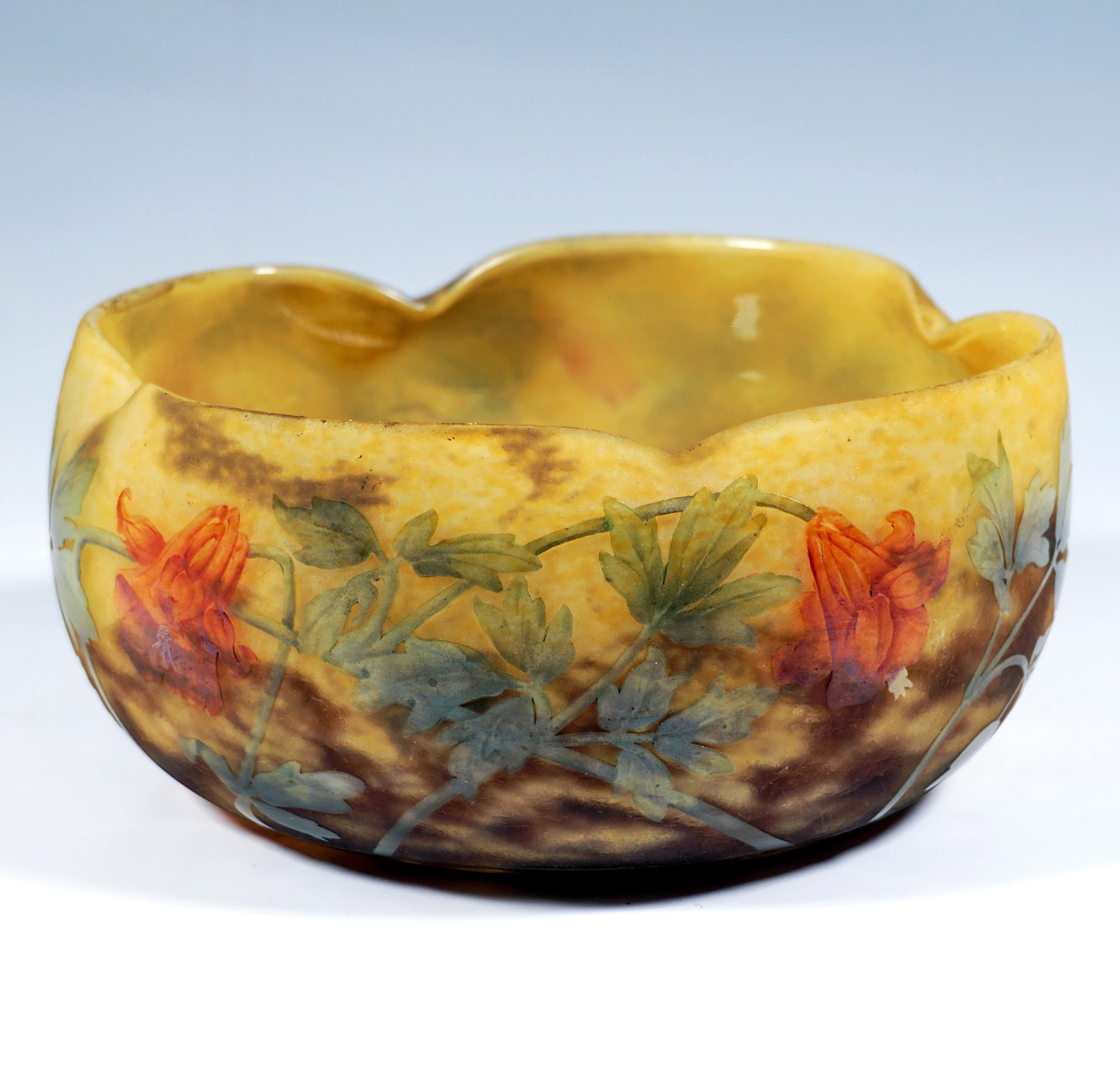 French Large Art Nouveau Flower Bowl With Columbine Decor, Daum Nancy, France, ca 1910 For Sale