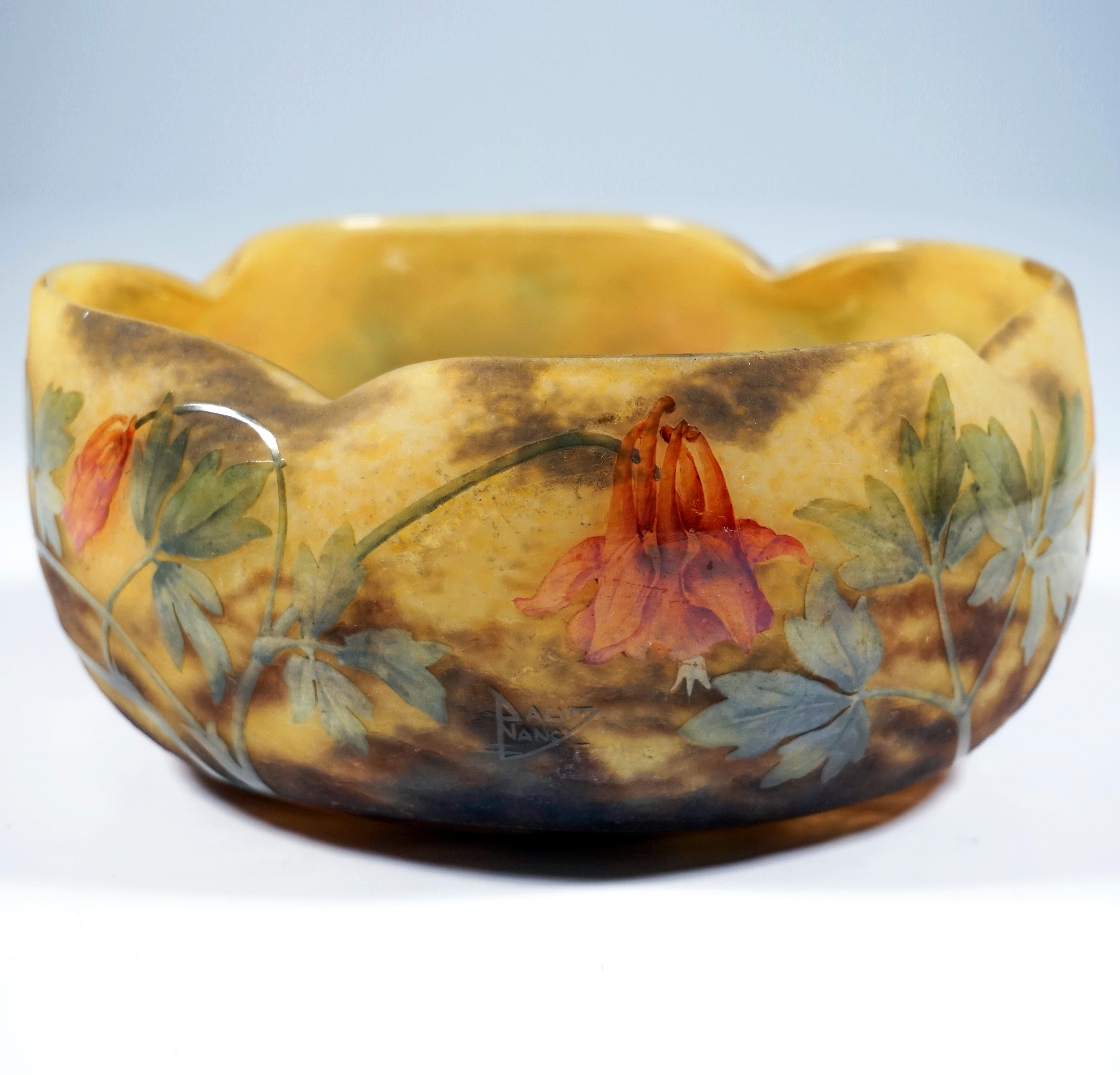 Etched Large Art Nouveau Flower Bowl With Columbine Decor, Daum Nancy, France, ca 1910 For Sale