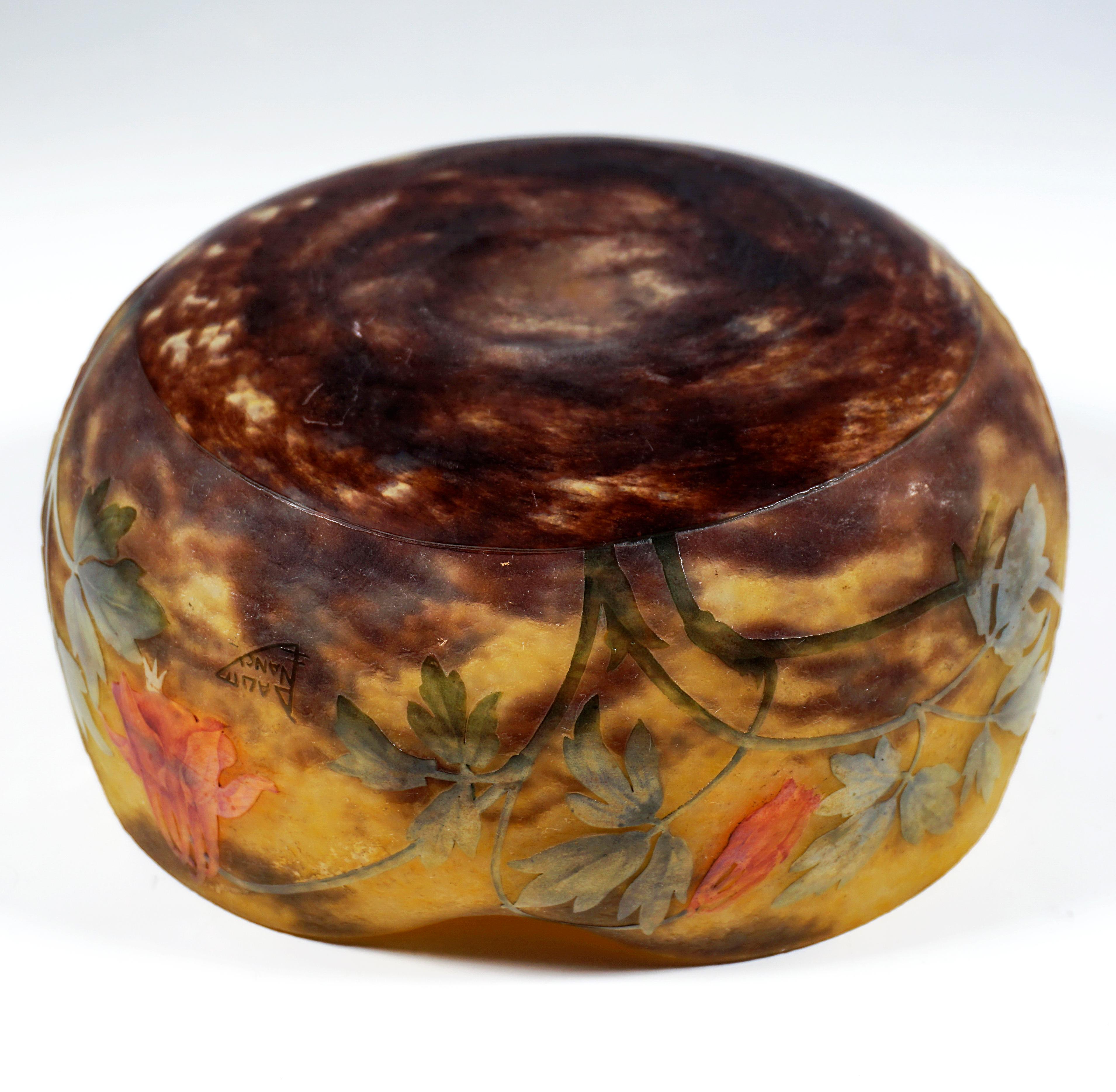 Grande ciotola floreale Art Decor, Daum Nancy, Francia, 1910 ca. In condizioni buone in vendita a Vienna, AT