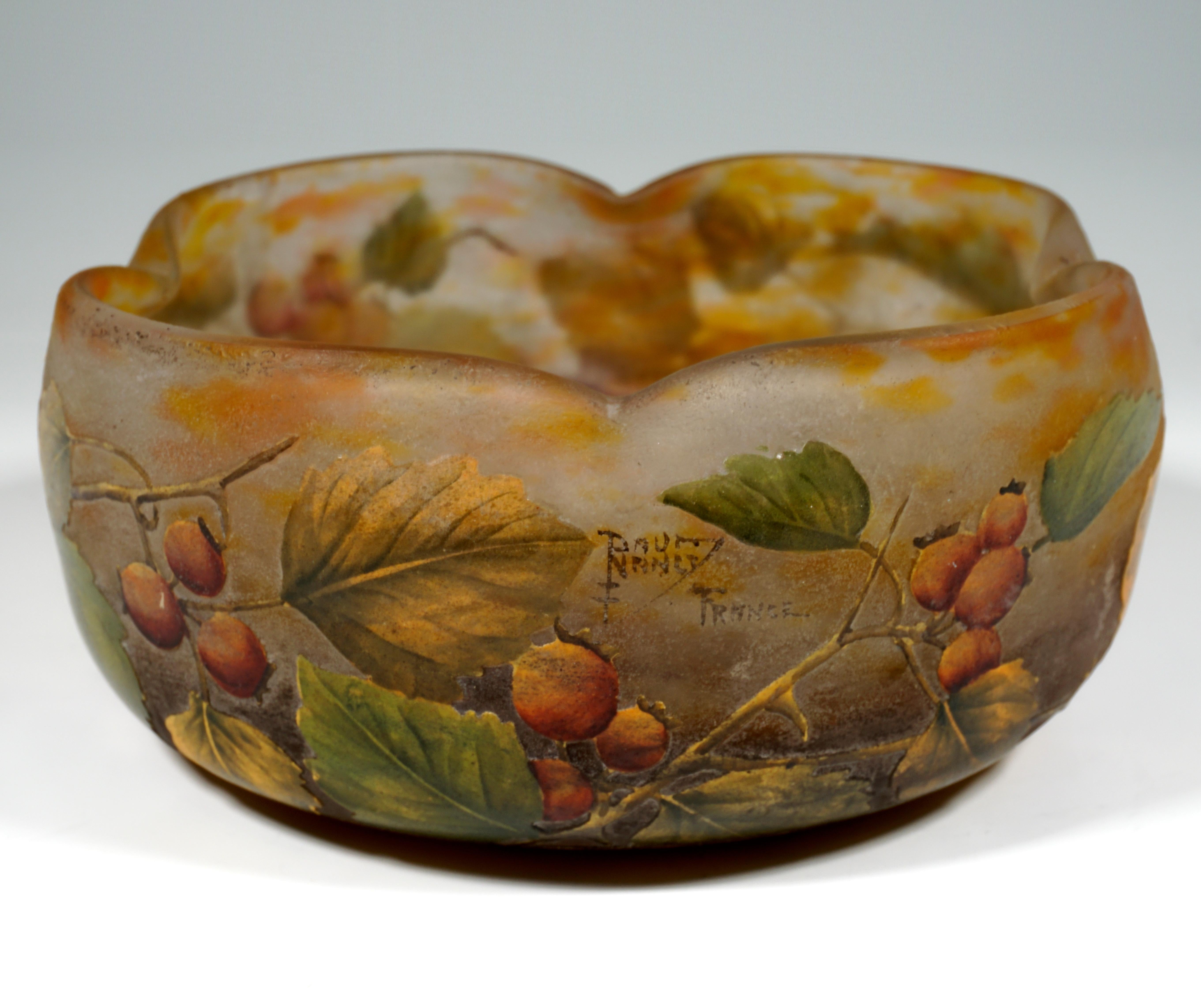 Large Art Nouveau Flower Bowl with Rose Hip Decor, Daum Nancy, France, 1900/05 In Good Condition In Vienna, AT