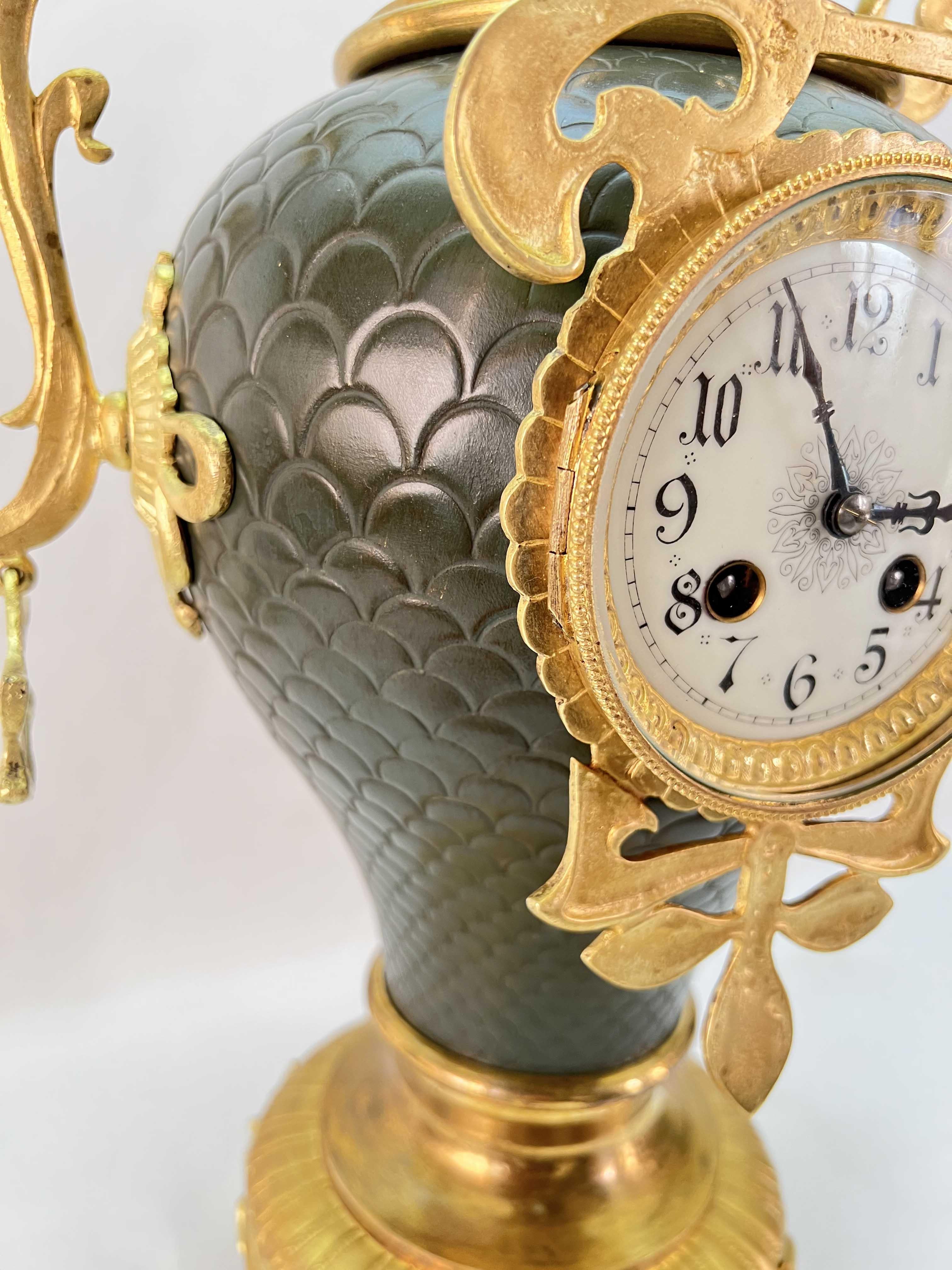 Large Art Nouveau Golden Bronze Clock, 1890s For Sale 7