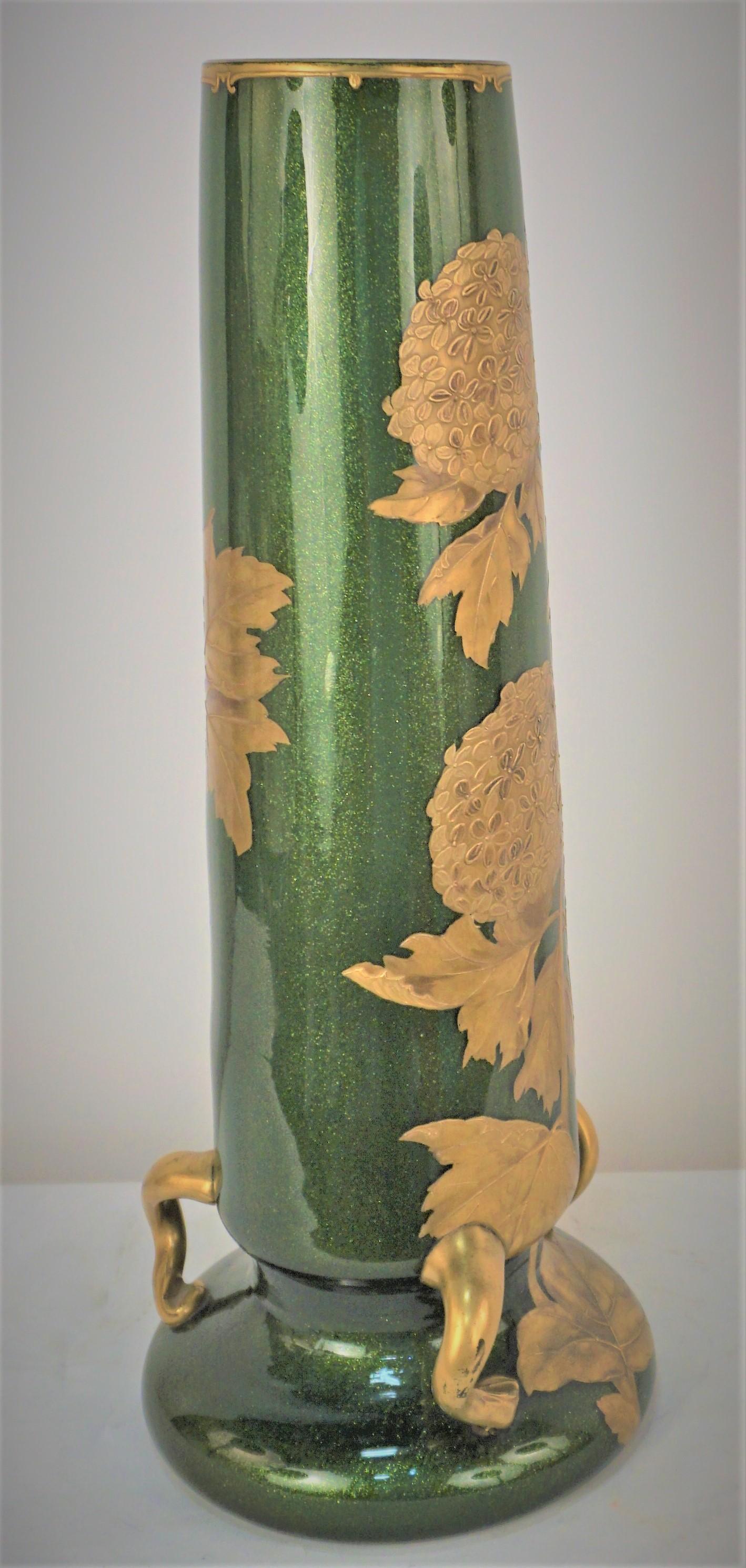 Grand vase en verre soufflé peint à la main de style Art nouveau Bon état - En vente à Fairfax, VA