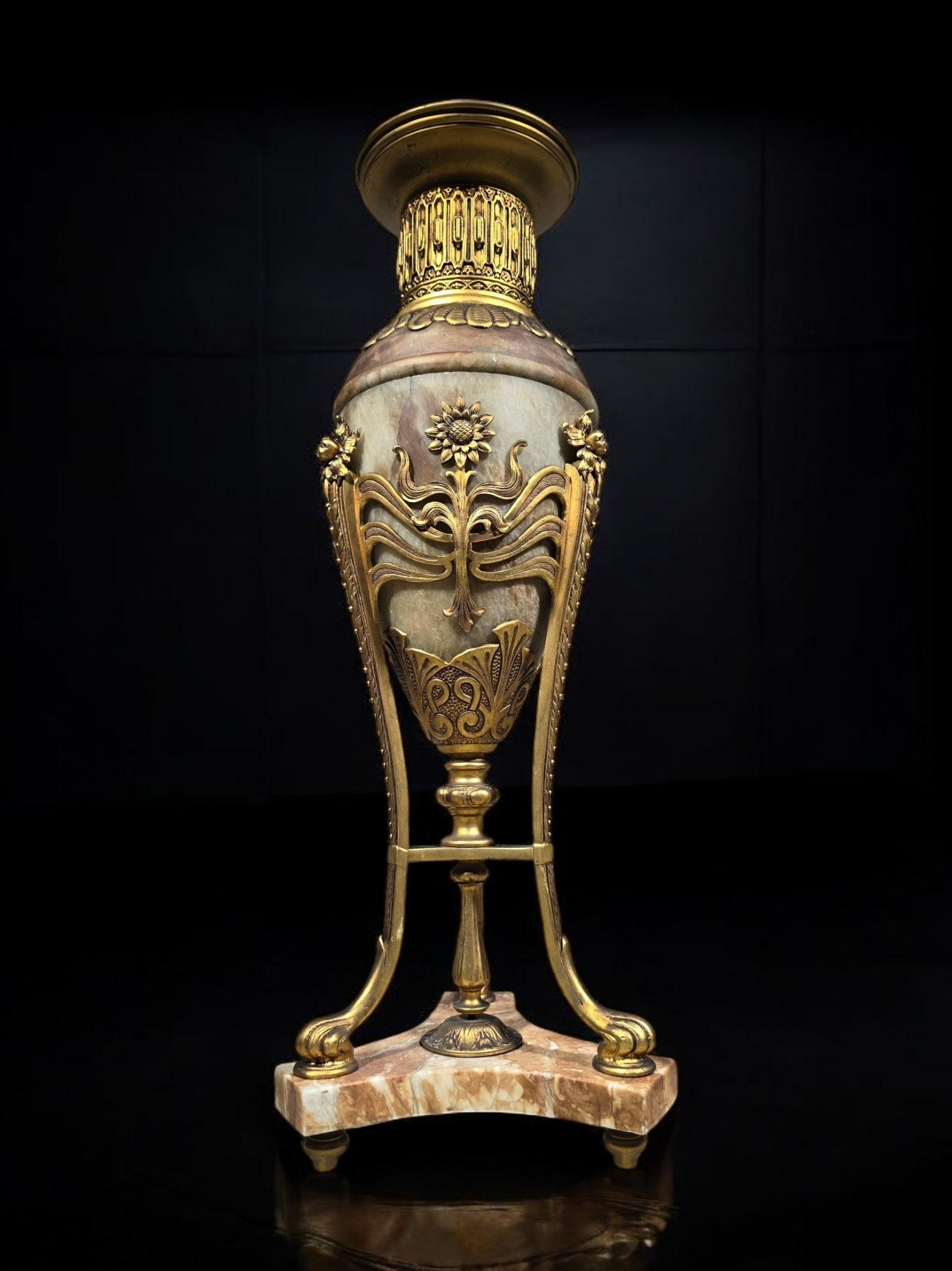 Grande vaso Art Nouveau in onice e bronzo - Fine XIX secolo in vendita 5